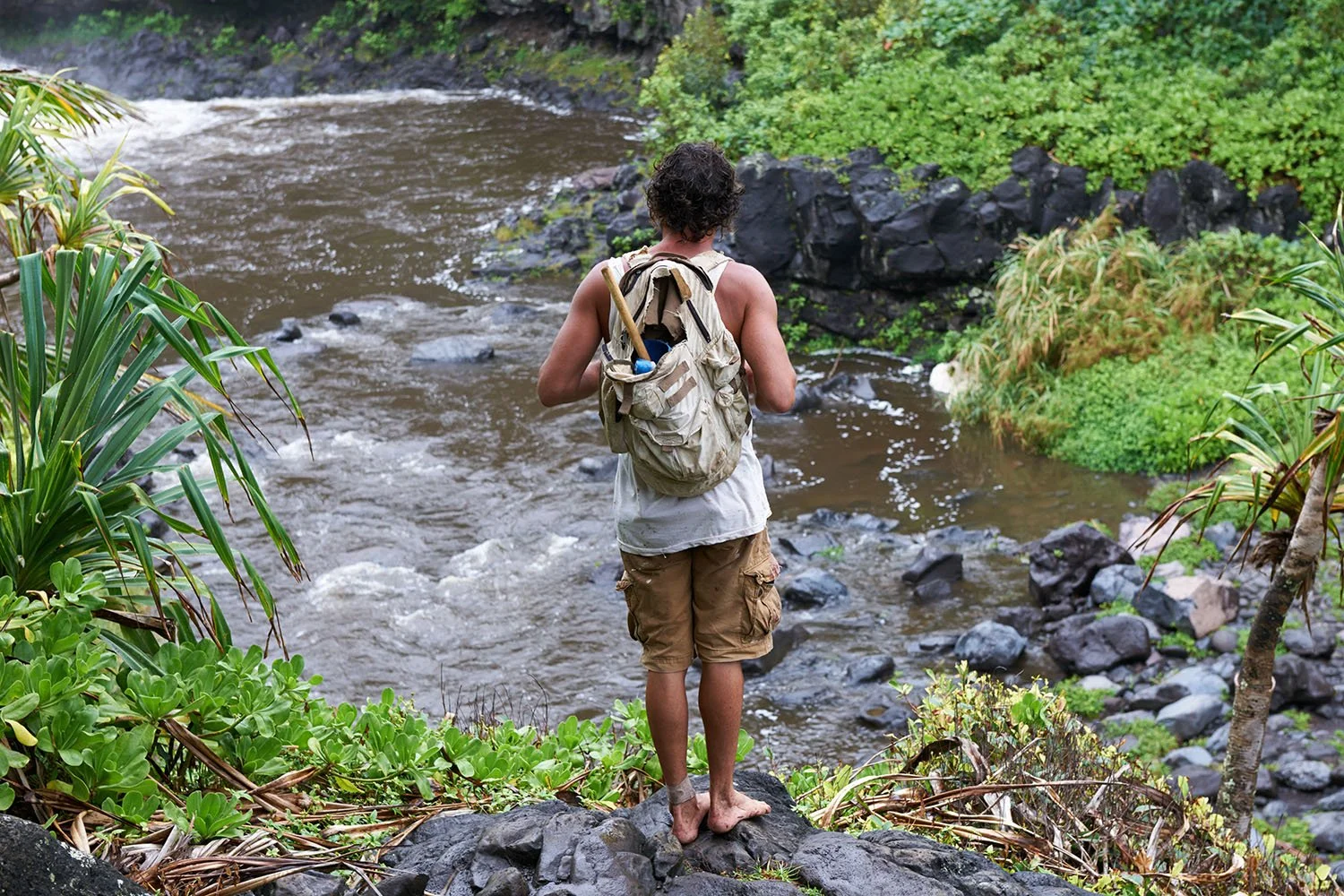 Kirsten Hepburn Photography portrait of man hiking barefoot on Maui