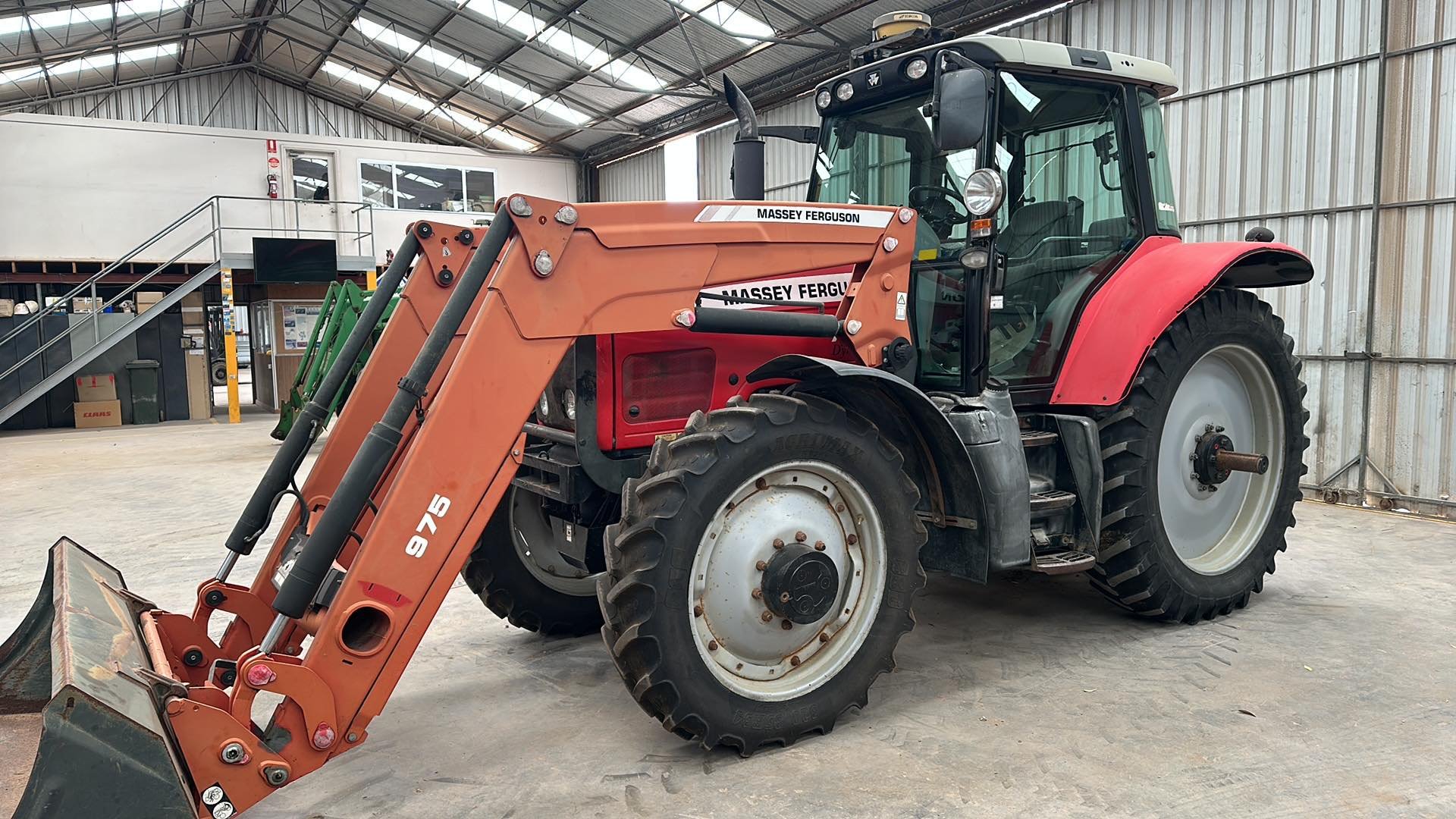 MASSEY FERGUSON 7480 CAB - On Hold