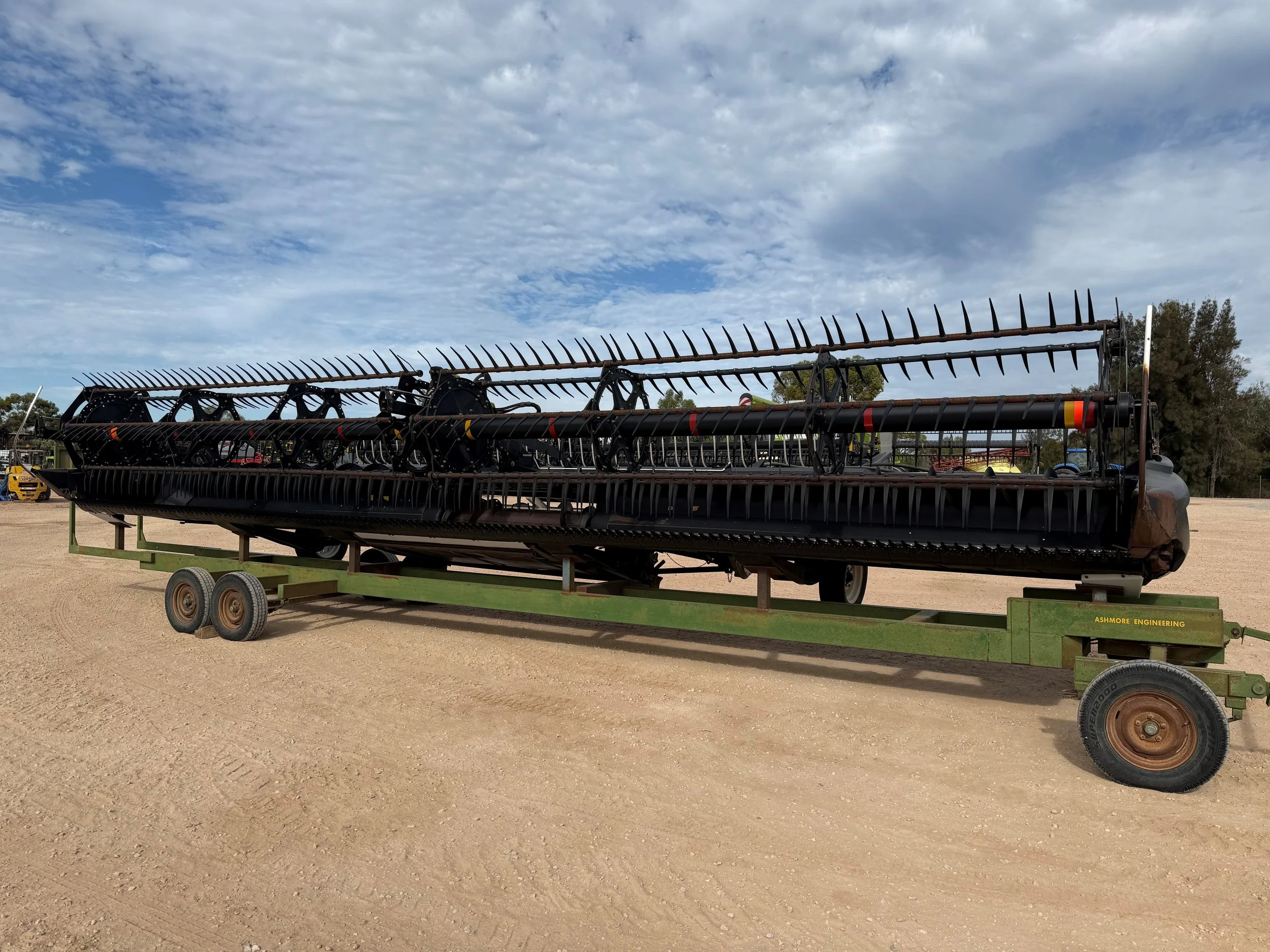 MacDon D65 Draper 35ft Front with Trailer