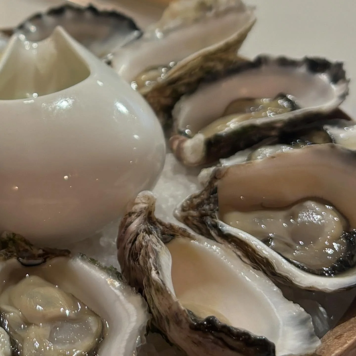The only thing better than oysters&hellip; is $2 oysters 🦪 

Thursday &amp; Friday 4:30&ndash;6:30pm!