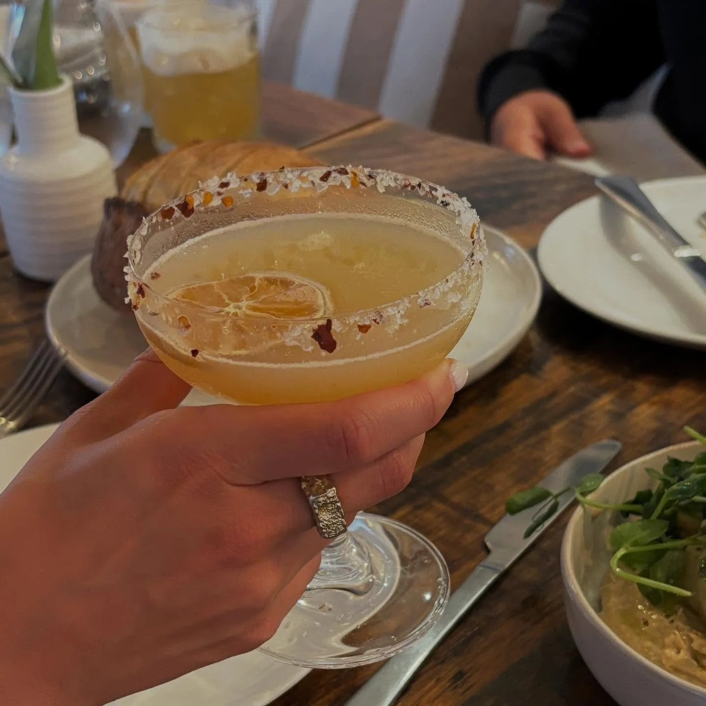 Cheers to the long weekend! 
What better way to kick it off than with a cocktail in hand&hellip;
Join us for Happy Hour from 4:30 &ndash; 6:30pm
~ $10 Cocktails 🍸
~ $9 Beers 🍺 
~ $8 House Wines 🍷
~ $2 Oysters 🦪