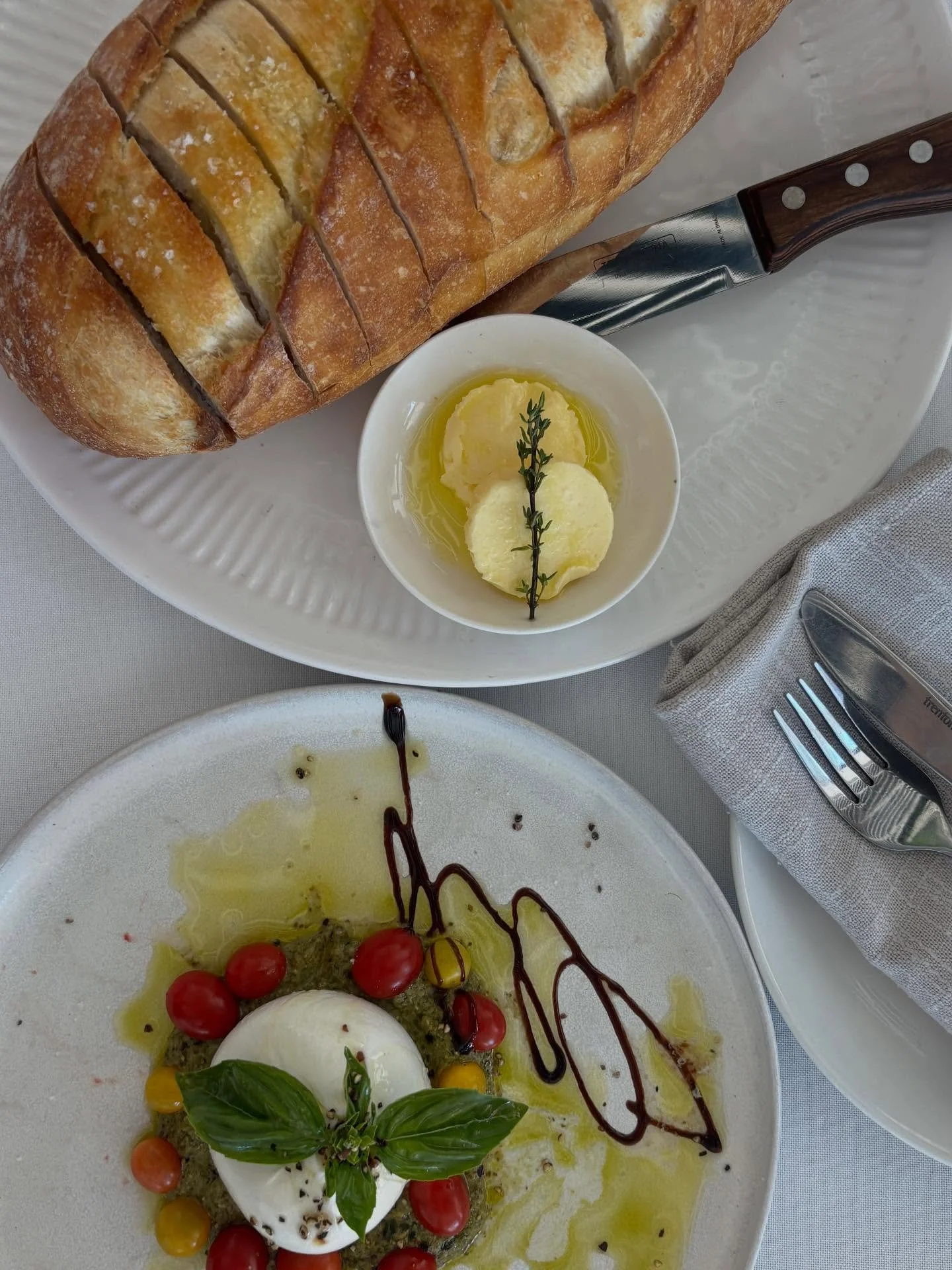 Name a better duo&hellip;

Our fermented sourdough loaf paired with creamy Burrata, roasted tomatoes, fresh herbs and balsamic dressing