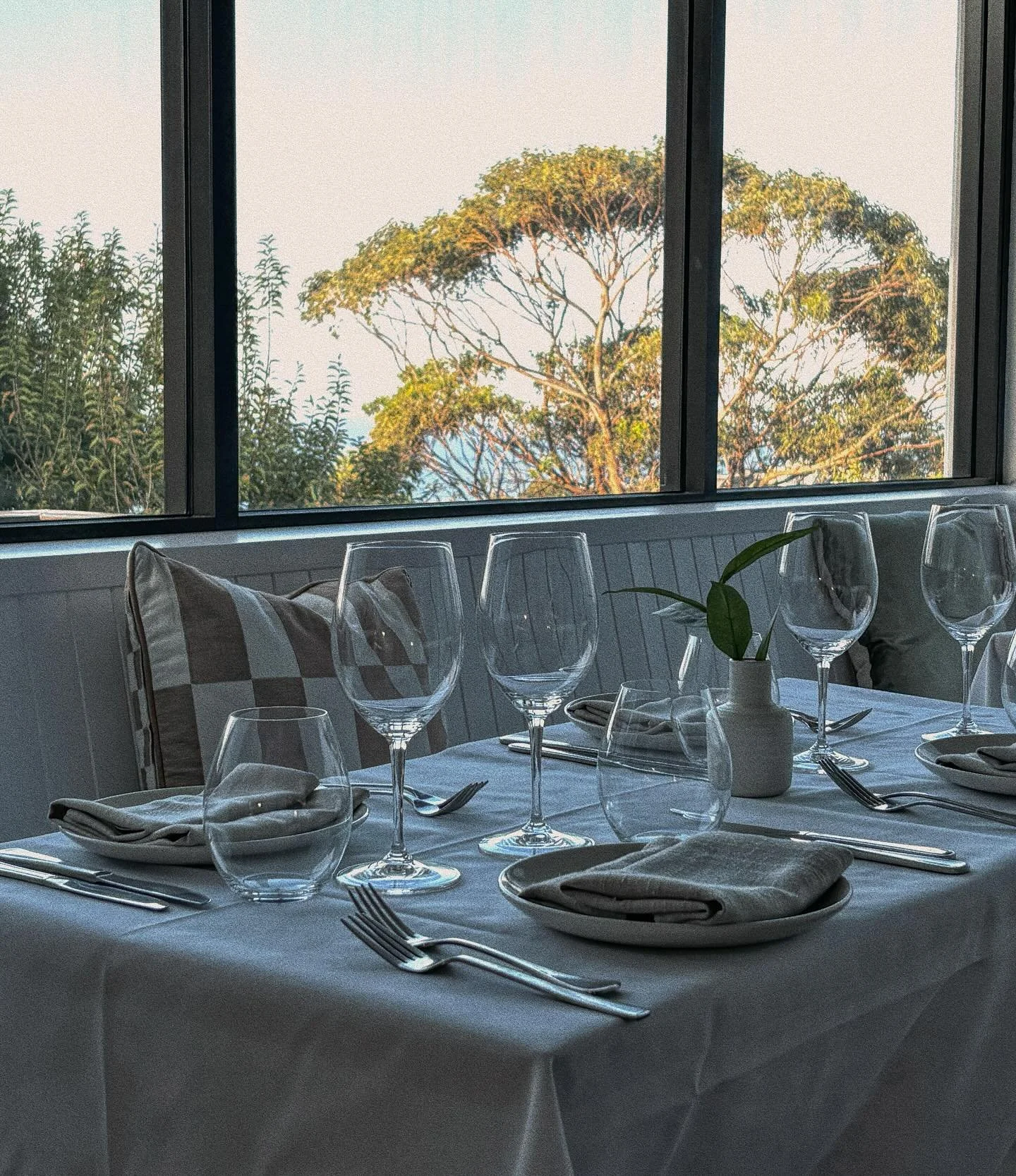 ~Another week at The Noble~
Views, delicious food, great wine&hellip;the perfect way to spend your week.

Thursday &amp; Friday: Open 4:30pm til late
Happy Hour 🥂 &amp; $2 oysters 🦪 4:30-6:30pm 

Saturday &amp; Sunday: Open 12:30pm til late
Open fo