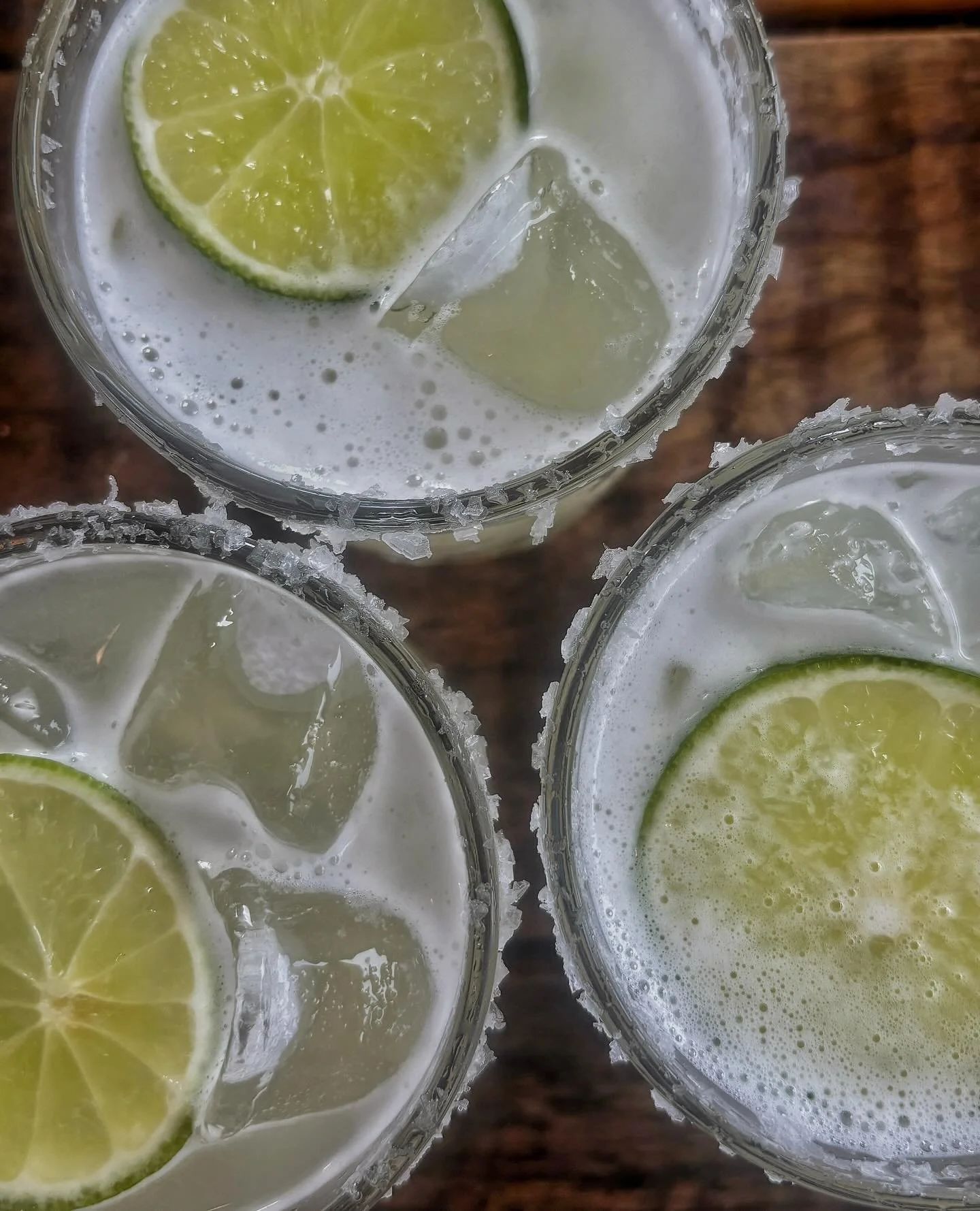 Did someone say happy hour? 👀

Thursday &amp; Friday: 4:30-6:30pm
$3 oysters 🦪
$12 cocktails 🍸
$9 Beers🍺
$8 House wines 🍷

Grab your friends and warm up for the weekend&hellip;