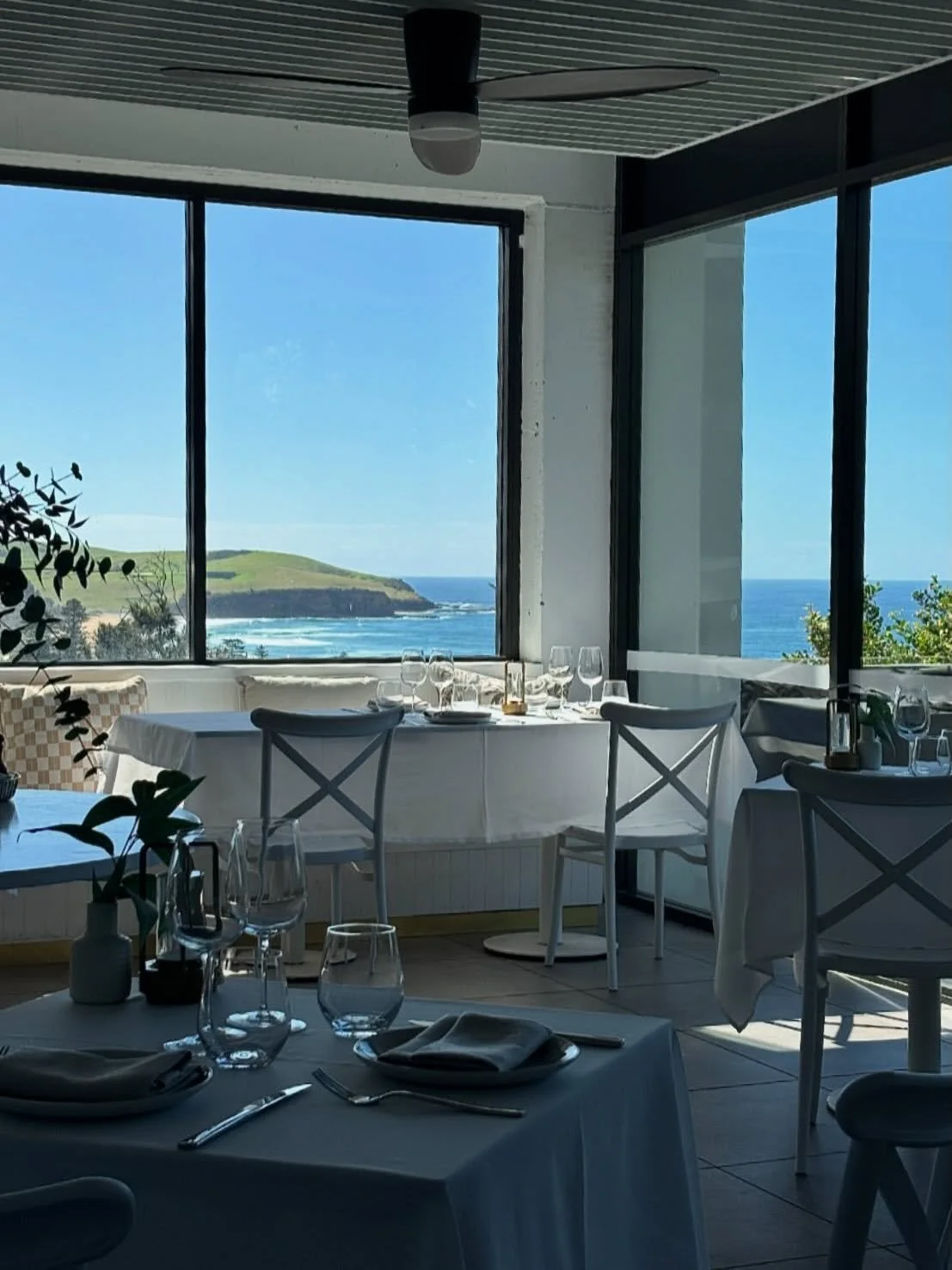 Sun, sea and something delicious on the table 
Dining with this view is just a reservation away&hellip;

Link in our bio
.
.
.
#gerringong #shoalhaven #diningwithaview #resturantandbar #kiamansw