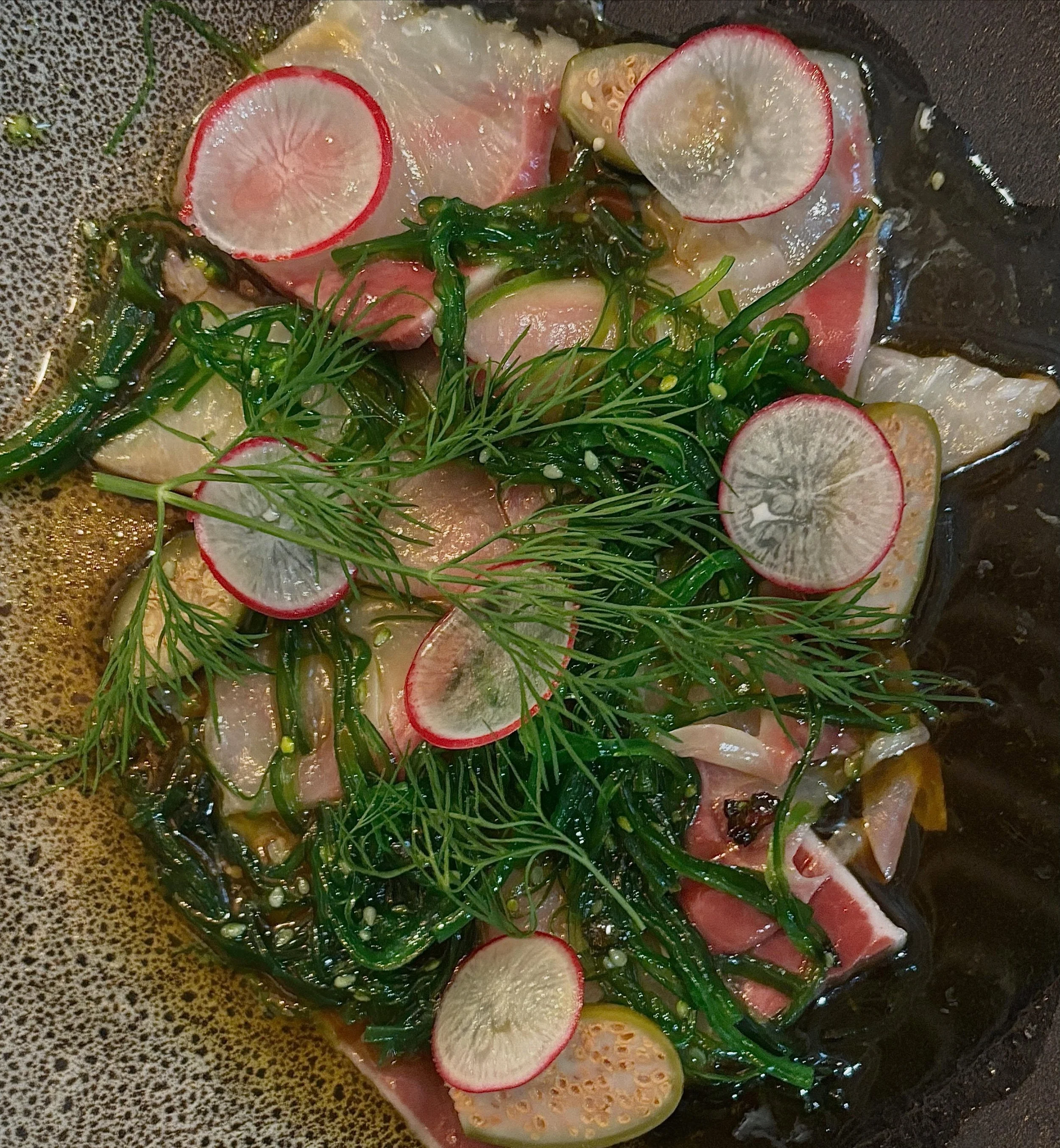 Fresh Kingfish crudo | finger lime pearls | yuzu dressing | garden herbs 🍋&zwj;🟩
.
.
.

#southcoasteats #southcoastexperiences #gerringongnsw #illawaraeats #shoalhaven