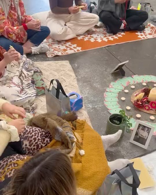 Alchemised sunlight transformed through nectar to create beeswax. 
Beeswax, the home &amp; hearth. The makings of the body &amp; womb of the hive. 
It&rsquo;s only fitting that @themysticmu uses it in her mother&rsquo;s blessings. 

Packs of sheets a