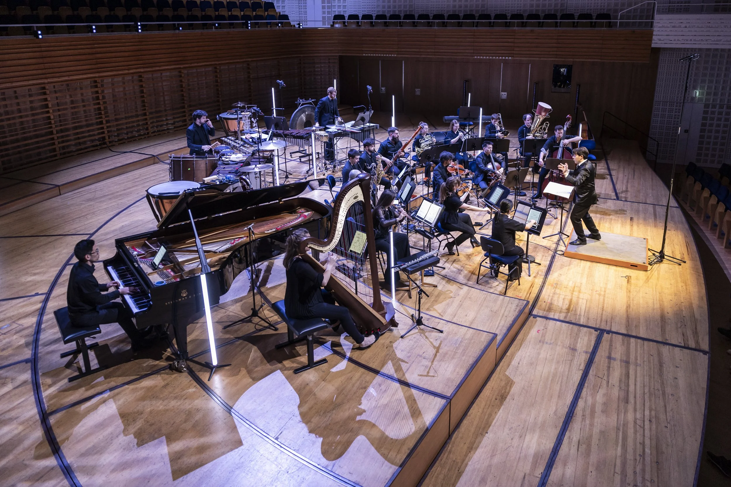241116_Konzert2_LFCO_Chiacchiarini_Kopatchinskaja_c_PatrickHürlimann_LucerneFestival_11_klein.jpg