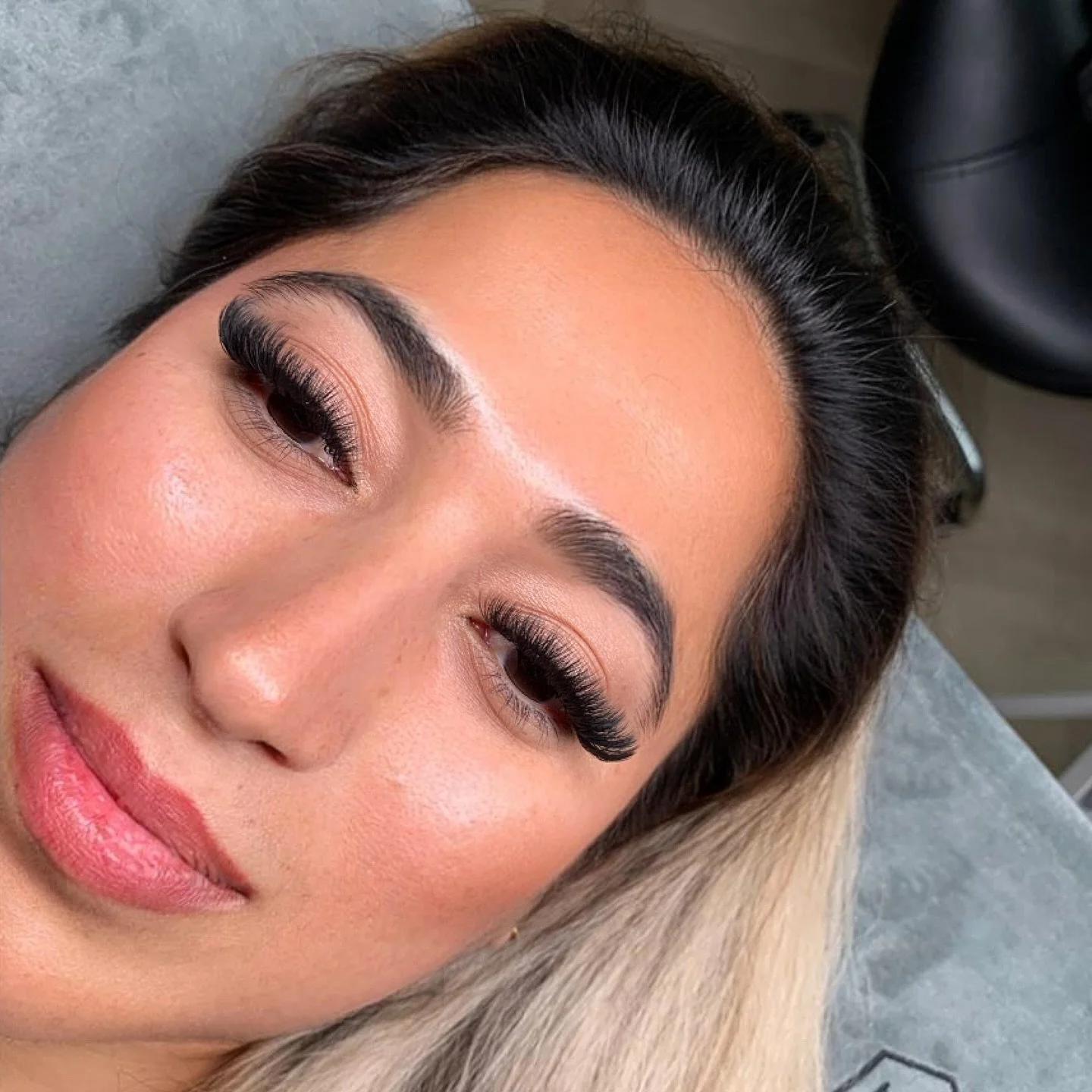Pretty lashes for a pretty face ✨