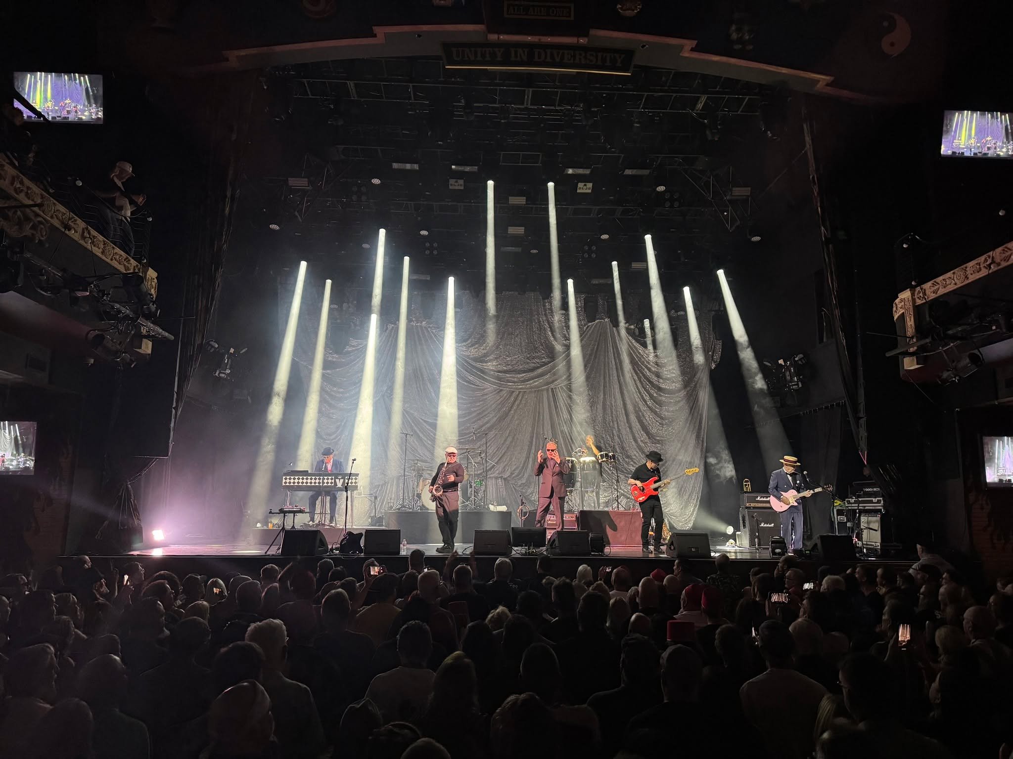 Loving these shots from the Madness in America tour - our SCENIQ ruched drapes looking right at home on stage with the legendary Madness.

Set and lighting design by the brilliant @mattarthurdesign 
Lighting Director and Programming by the fantastic 