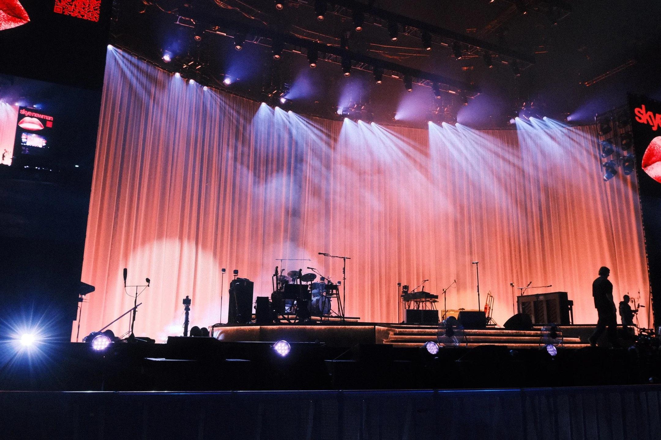 We had a brilliant time catching up with the crew at the O2 for @lewiscapaldi&rsquo;s tour ✨

What an incredible show, and always a buzz to see our drapes in action on stage 🙌

We also stopped by the O2 Brixton to see Pink Pantheress' striking tarta