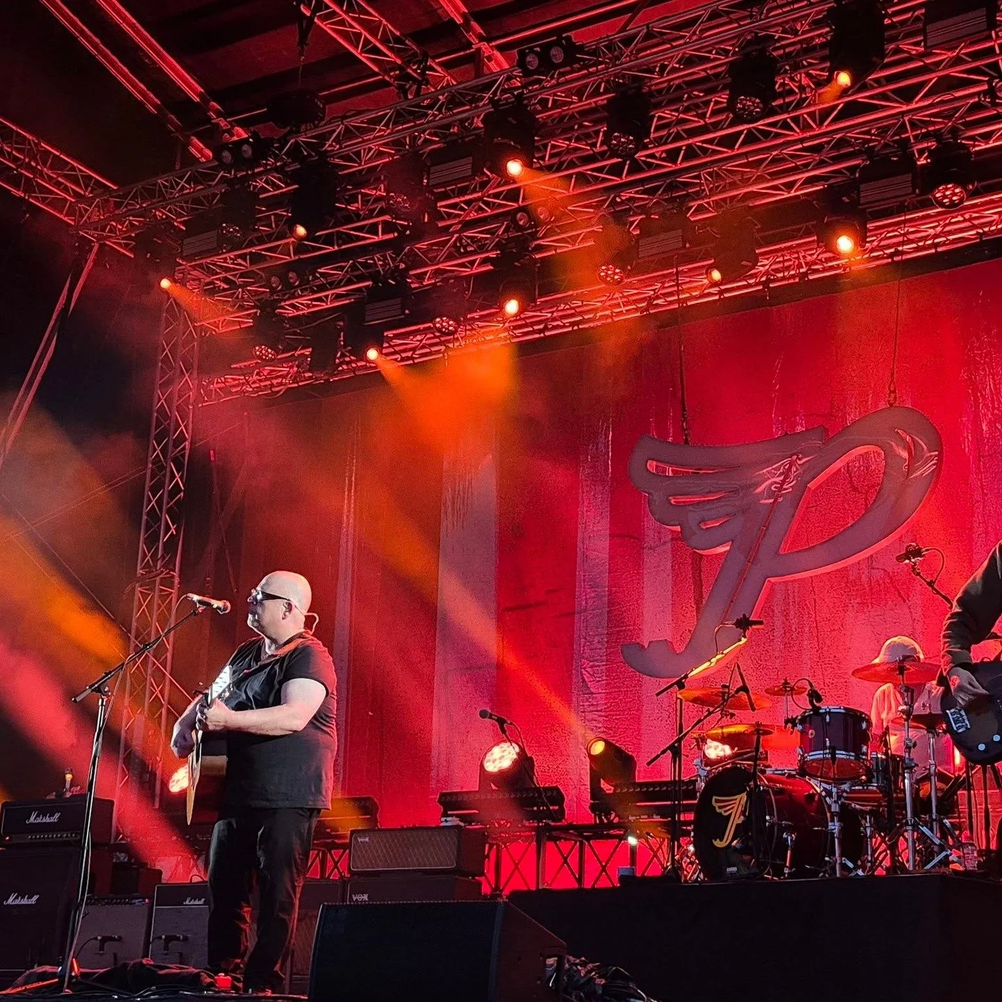 Pixies 🤝 Gen Z

One of the most influential bands of the last 40 years is finding a whole new audience, and we're proud to have played a small part in the visuals along with our friends at @litealt 

From the giant illuminated P we built previously 