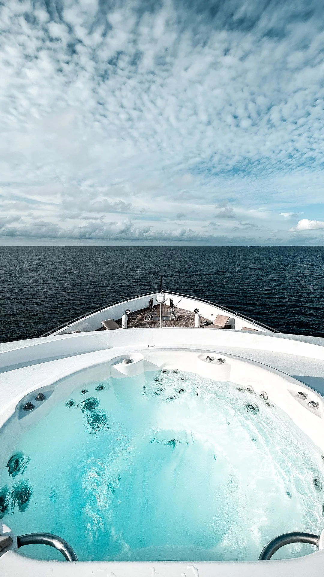 Coral Bliss Maldives_Scubaspa_Jacuzzi.jpg