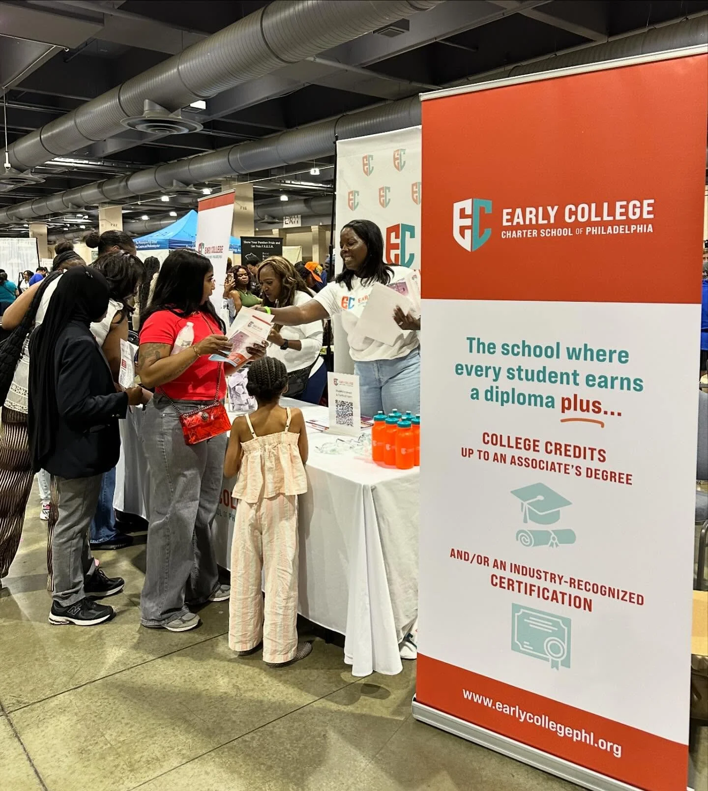 This Saturday we had a wonderful time at the Philly School Fair! We loved meeting so many families and sharing more about Early College Charter School of Philadelphia. Huge thanks to @elevate_215 for bringing the community together!