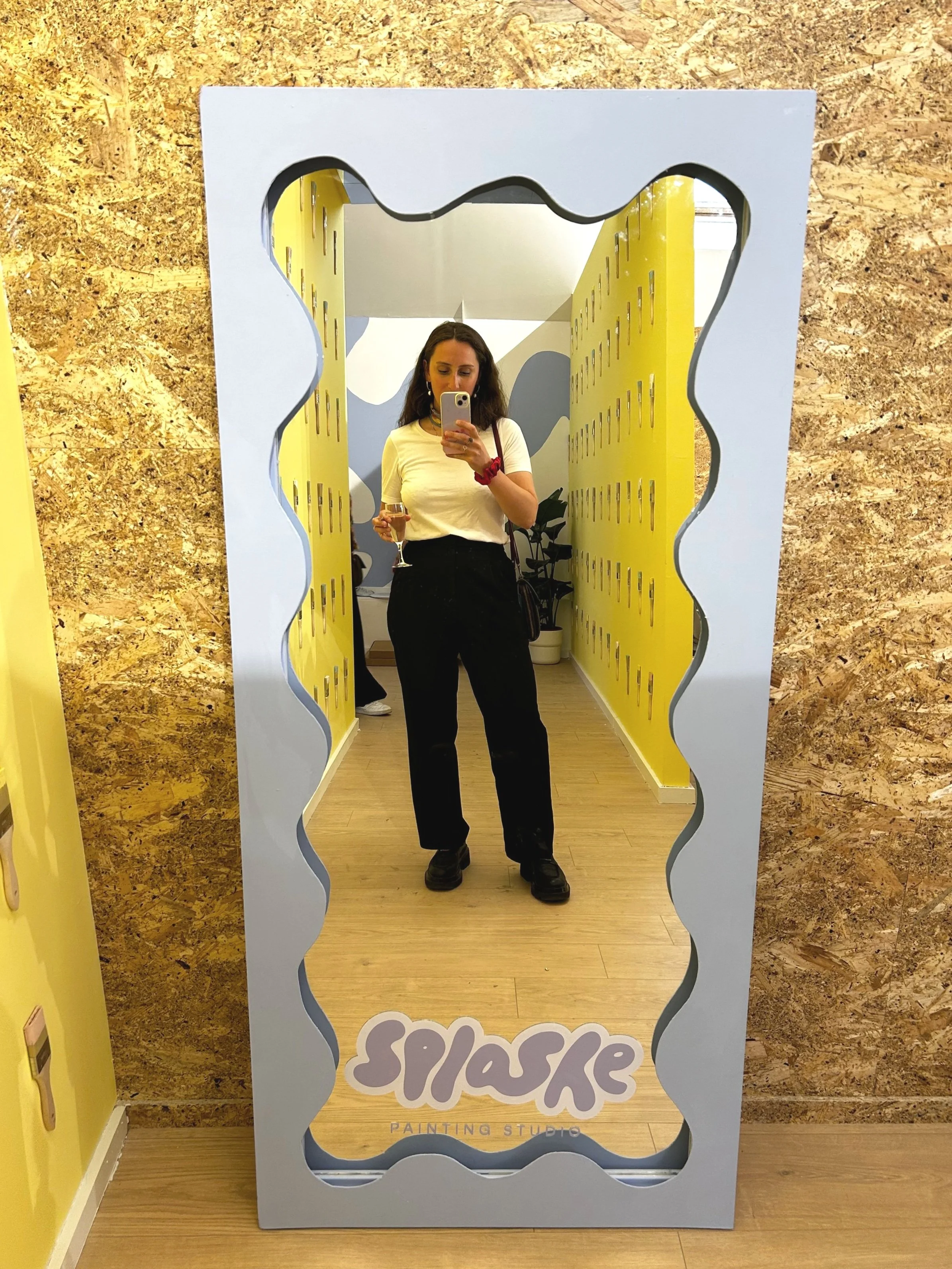 Moi devant un miroir sur le projet SLASHE.jpg