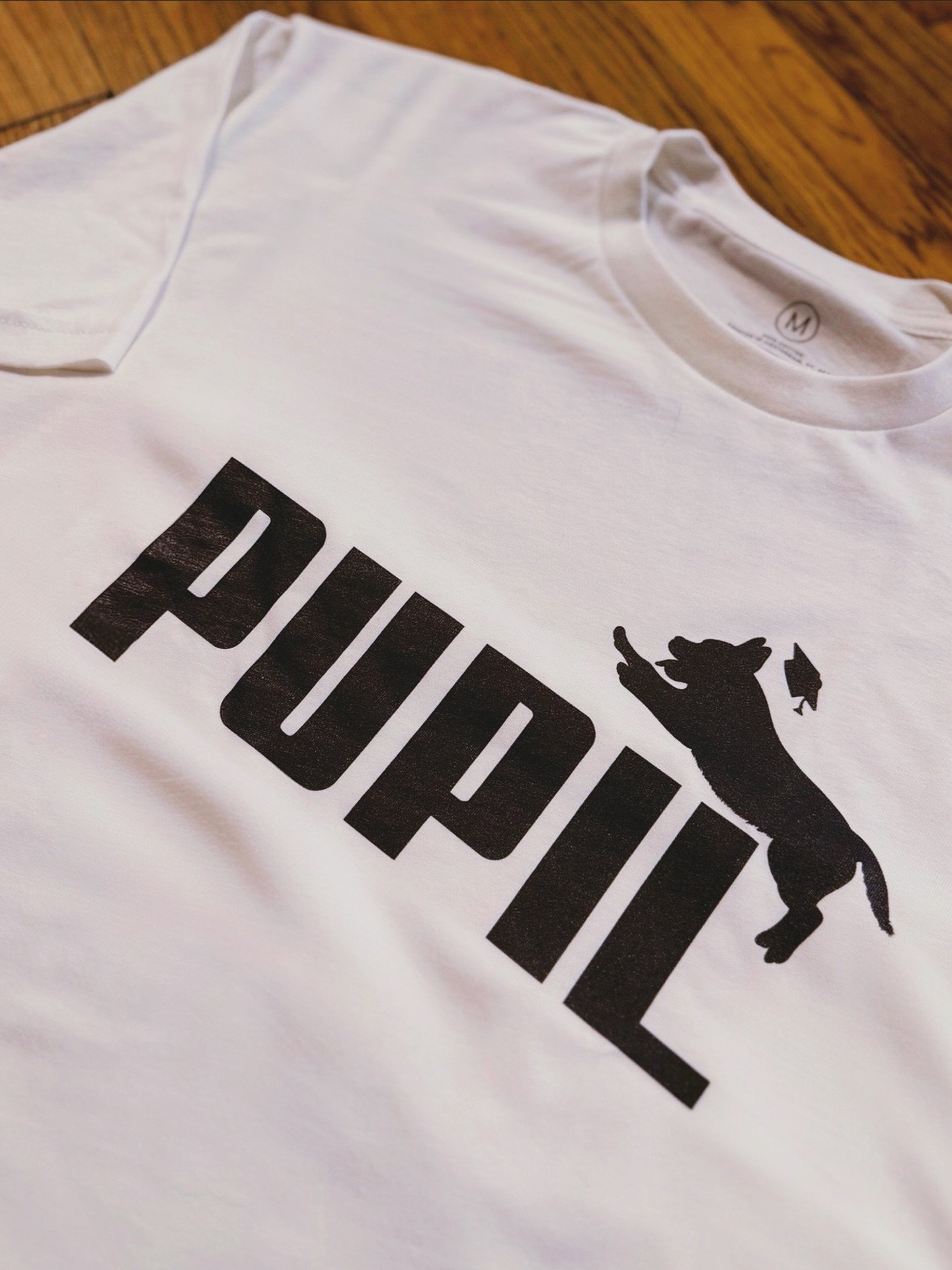 Fresh gear, old-school soul 🛹👕🐶😜🍄
#doghousepupils #doghousepupil #thedoghouseschool #pumapup #trippyvibes
🛍️ 🔗 in bio @stickermule #store
#dogstyle #dogdaycare #doggydaycare #dogschool #dogsofinsta #dogswag #dogmerch #stickermule #explorep