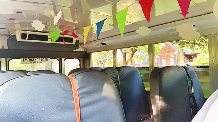 No better way to start your #schoolday than on #themagicschoolbus 🐶🚌🏡
MONDIE ➡️ #moviemonday #trivia inspired by #michaelscott in @theoffice 🍿🎬
TUESDIE ➡️ #takeitbacktuesday #trivia inspired by #headmasterpetur of @thedoghouseschool #pre2020vi