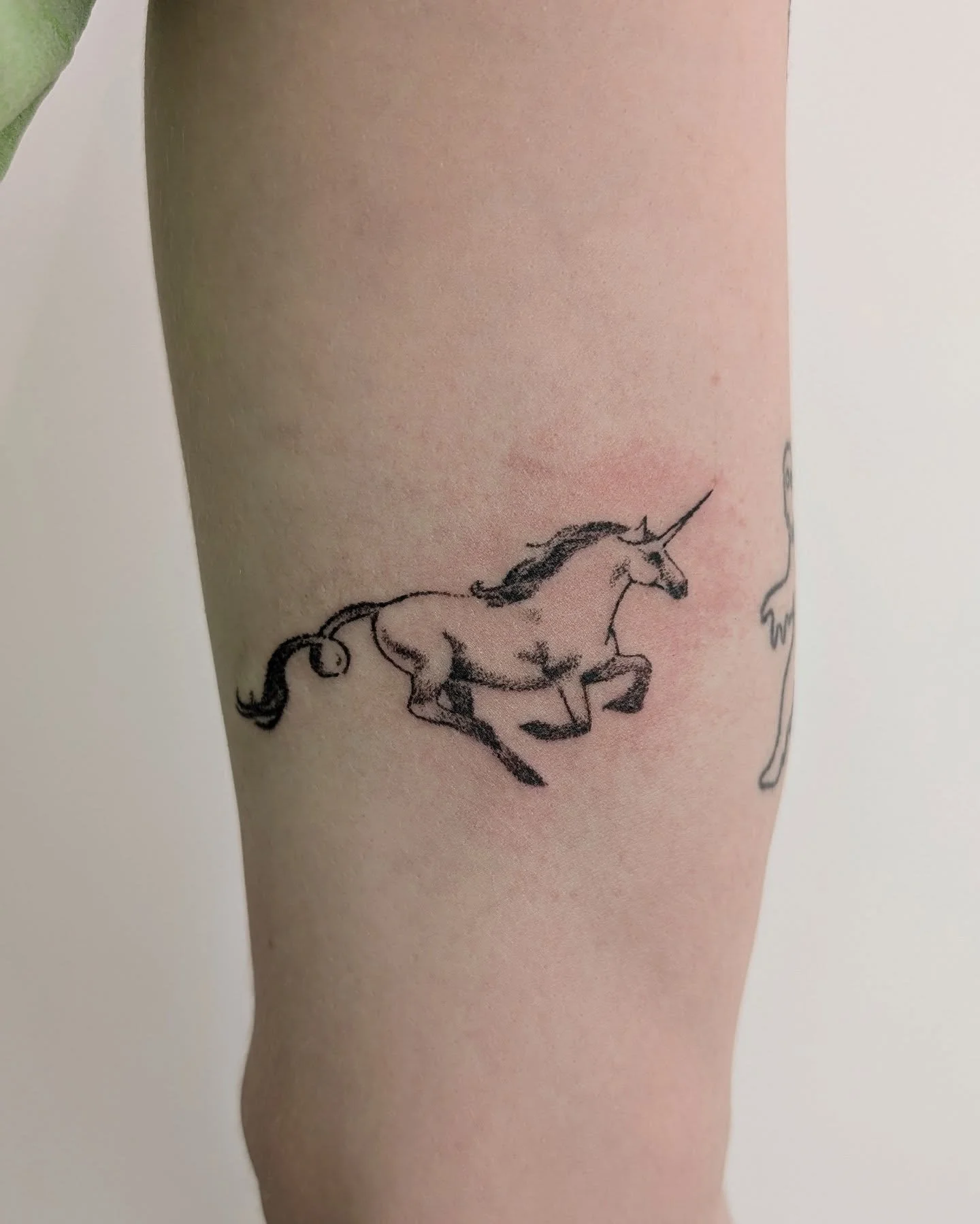 Thank you so much Drew for coming out for the flash day! Appreciate you 🫵 🩵

.
.
.
#tattoo #handpoke #qttr #ottawatattoo #ottawaqueertattooers