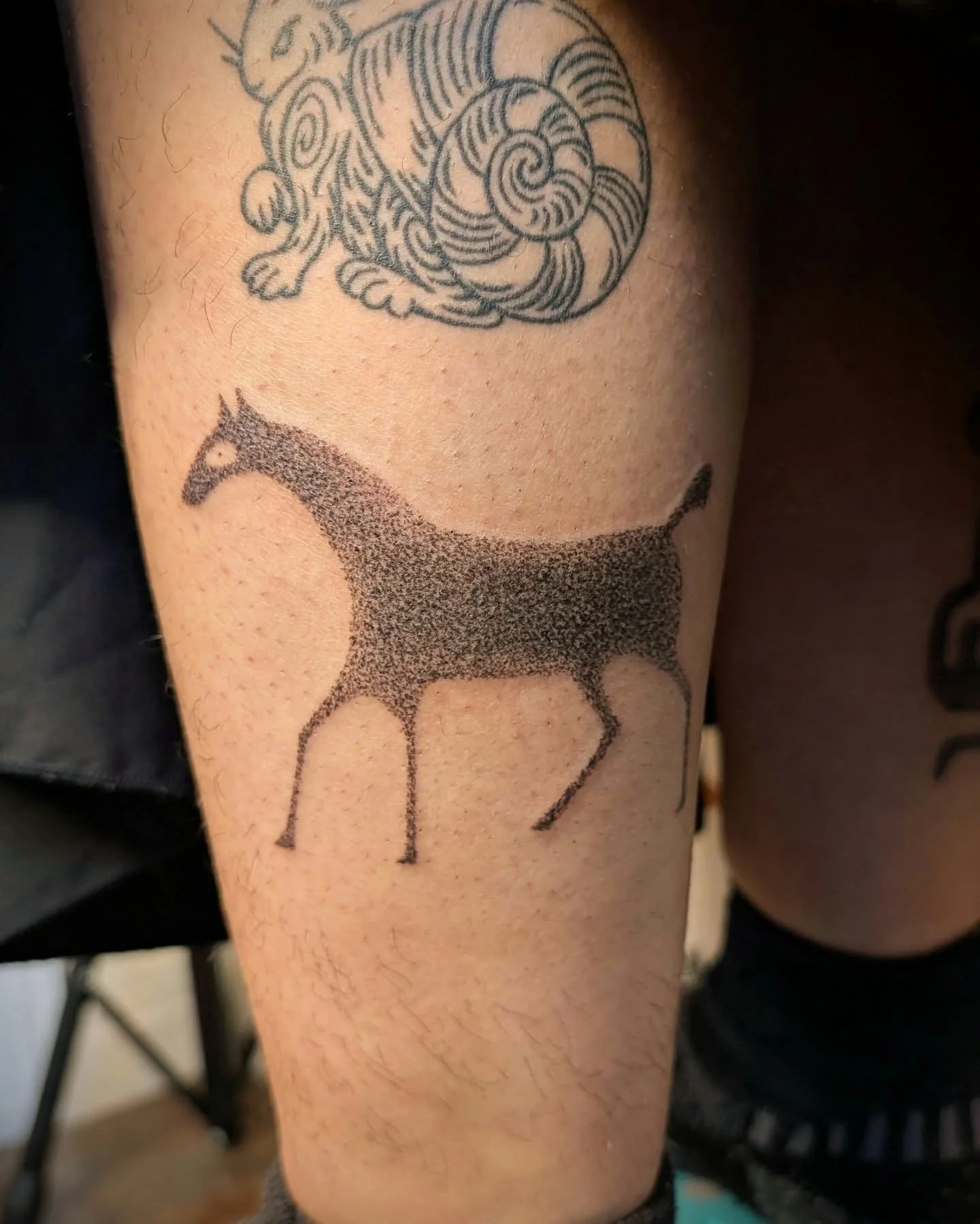 Funky Alton Barnes chalk horse for Aiko, possibly the funkiest of the chalk horses. Thank you so much!!

.
.
.
#tattoo #handpoke #qttr #ottawatattoo #handpokecommunity