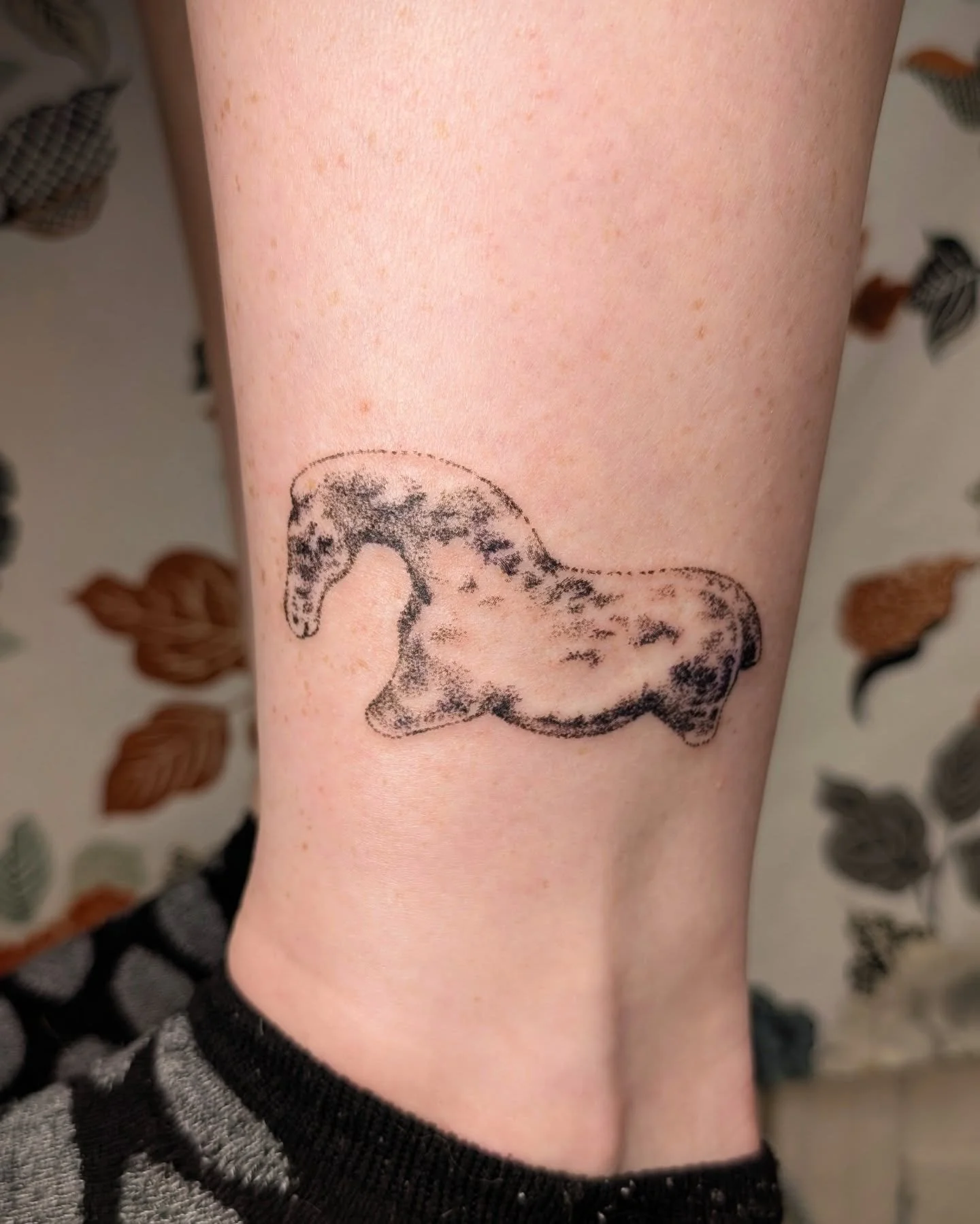 Vogelherd horse for Sophie! Thank you so so much for letting me do this very special little guy 🙏 

.
.
.
#tattoo #handpoke #qttr #ottawatattoo #arthistory
