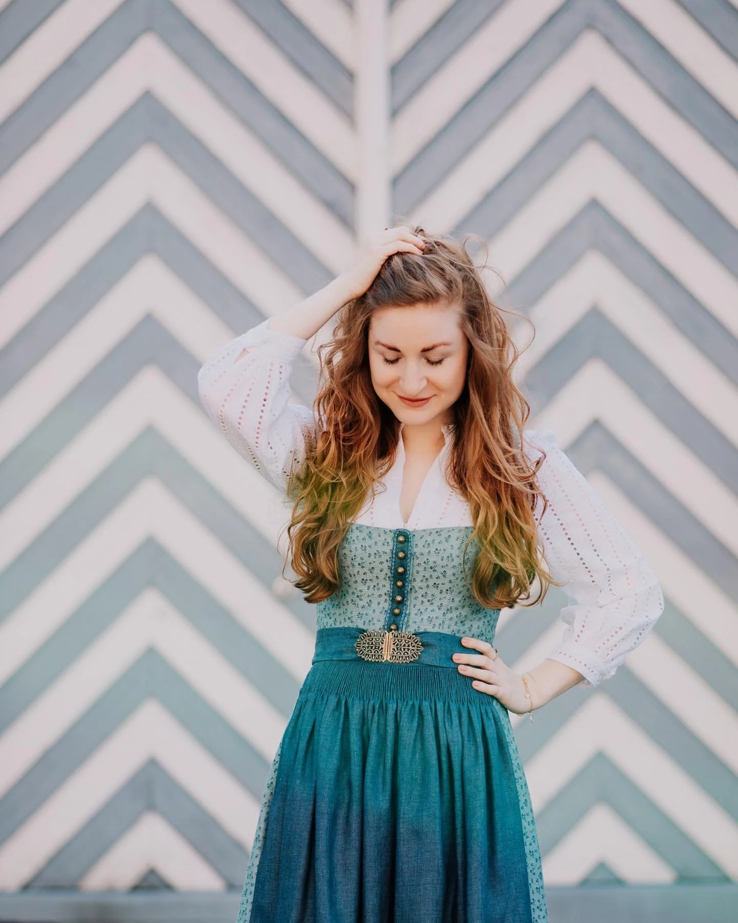 Dirndl im Dirndl💙

Die sch&ouml;nsten Trachten findet ihr im @gewandhausgruber 😍