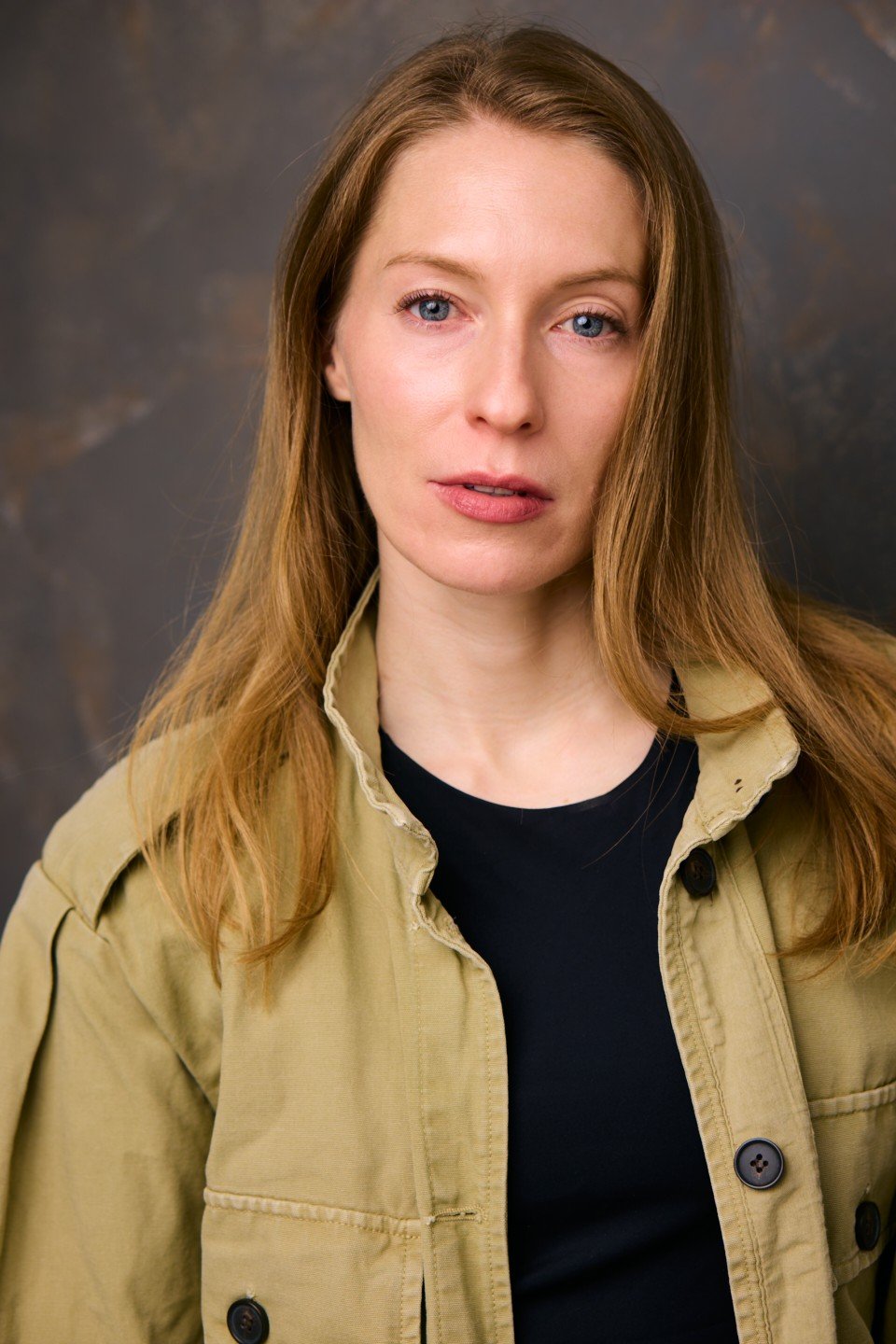 Annina Melliger 2026 Khaki 1.jpeg