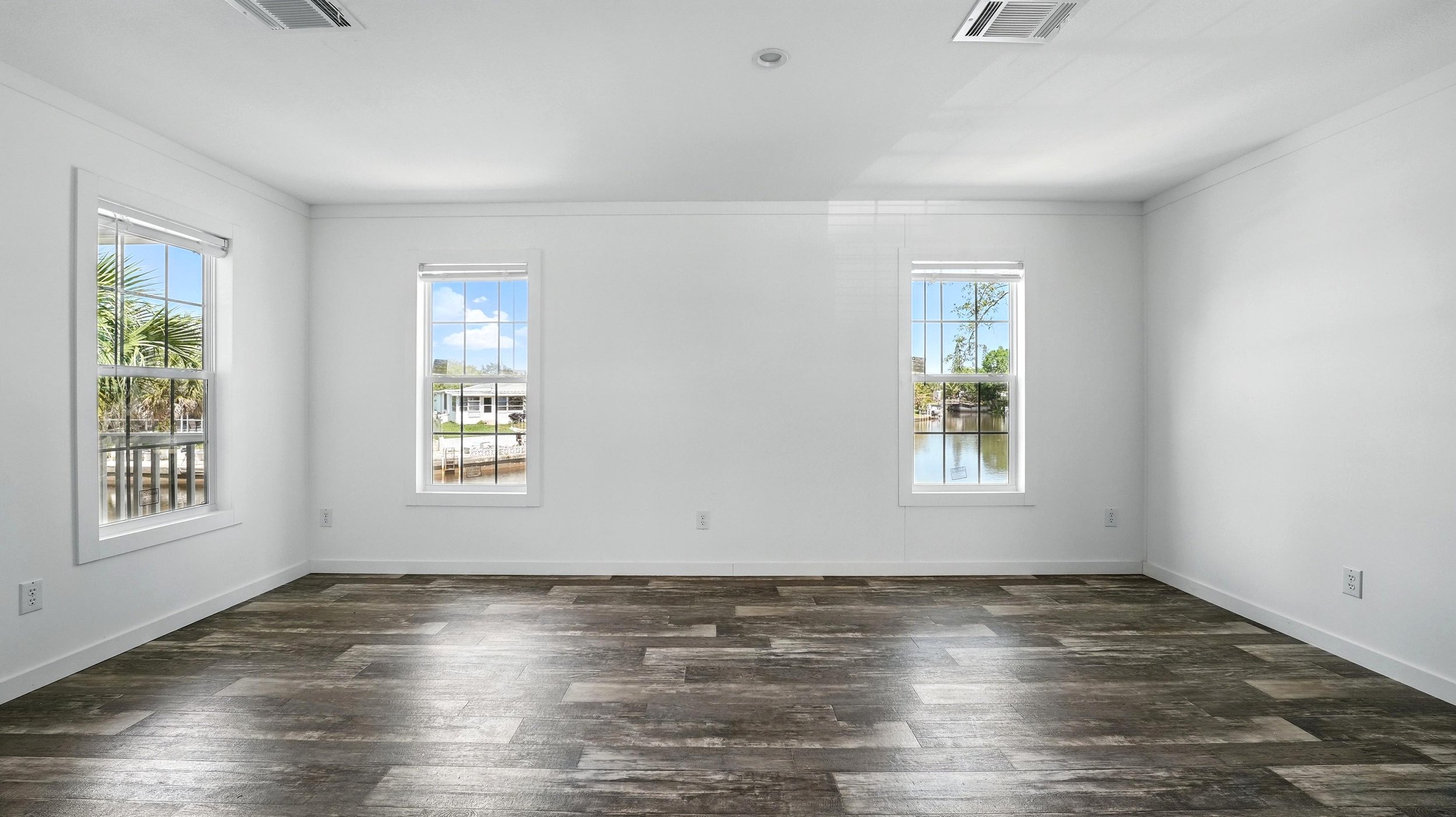 03-Living Area.jpg