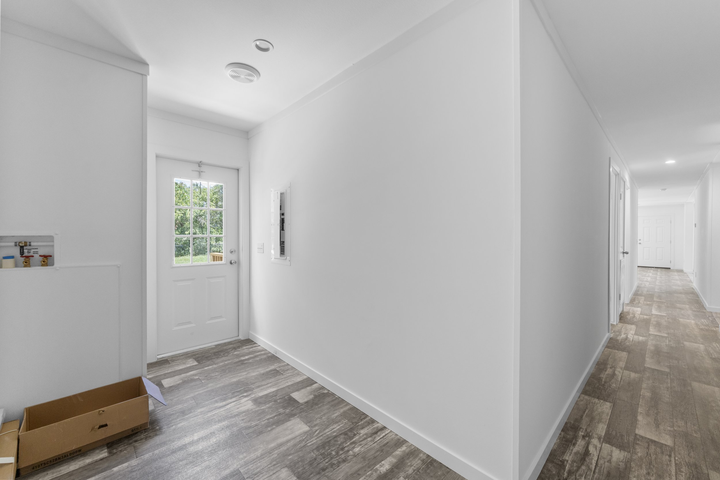 20-Hallway to Back Entry.jpg
