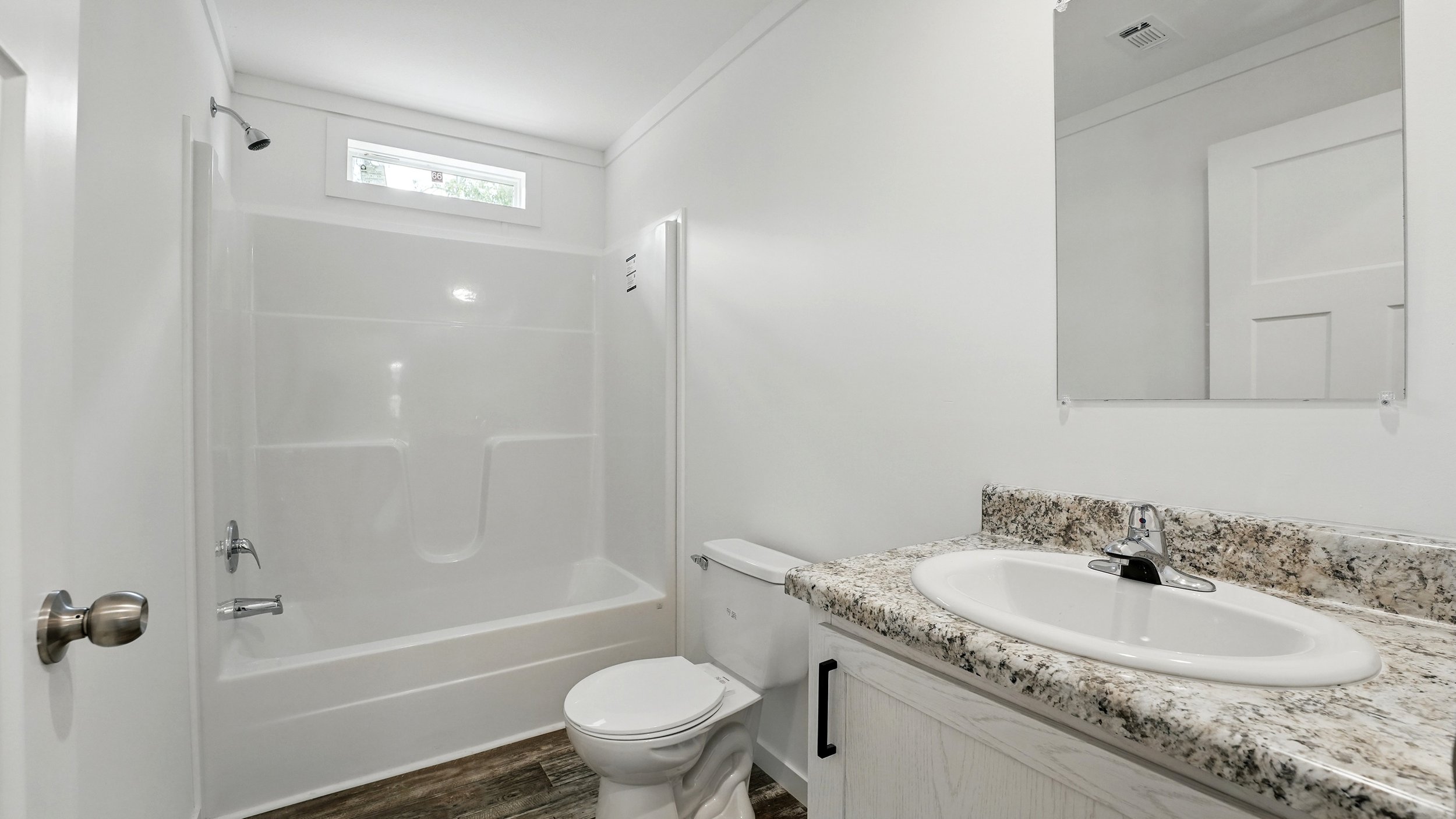 23-Bathroom 2.jpg