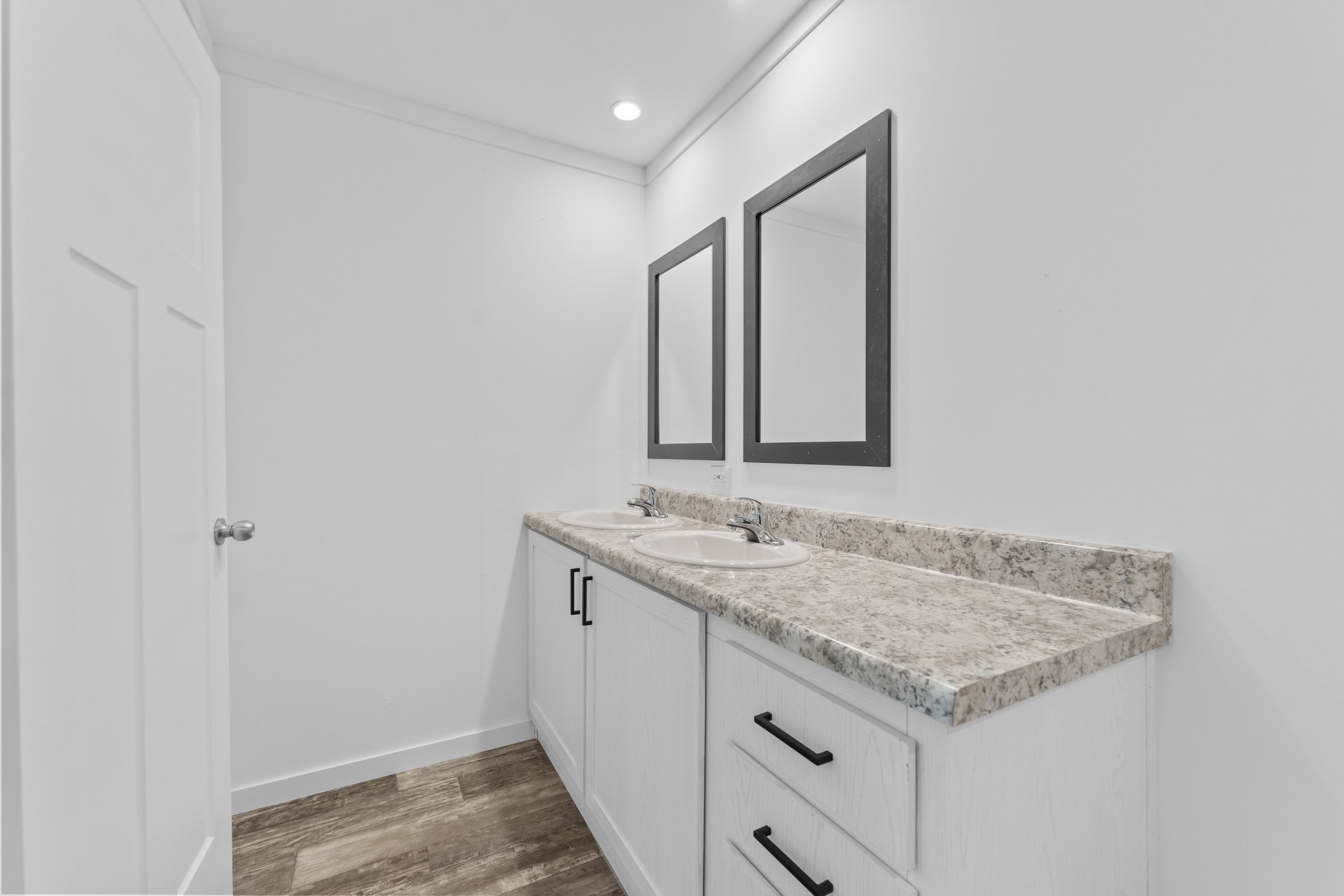 15-Master Bathroom.jpg