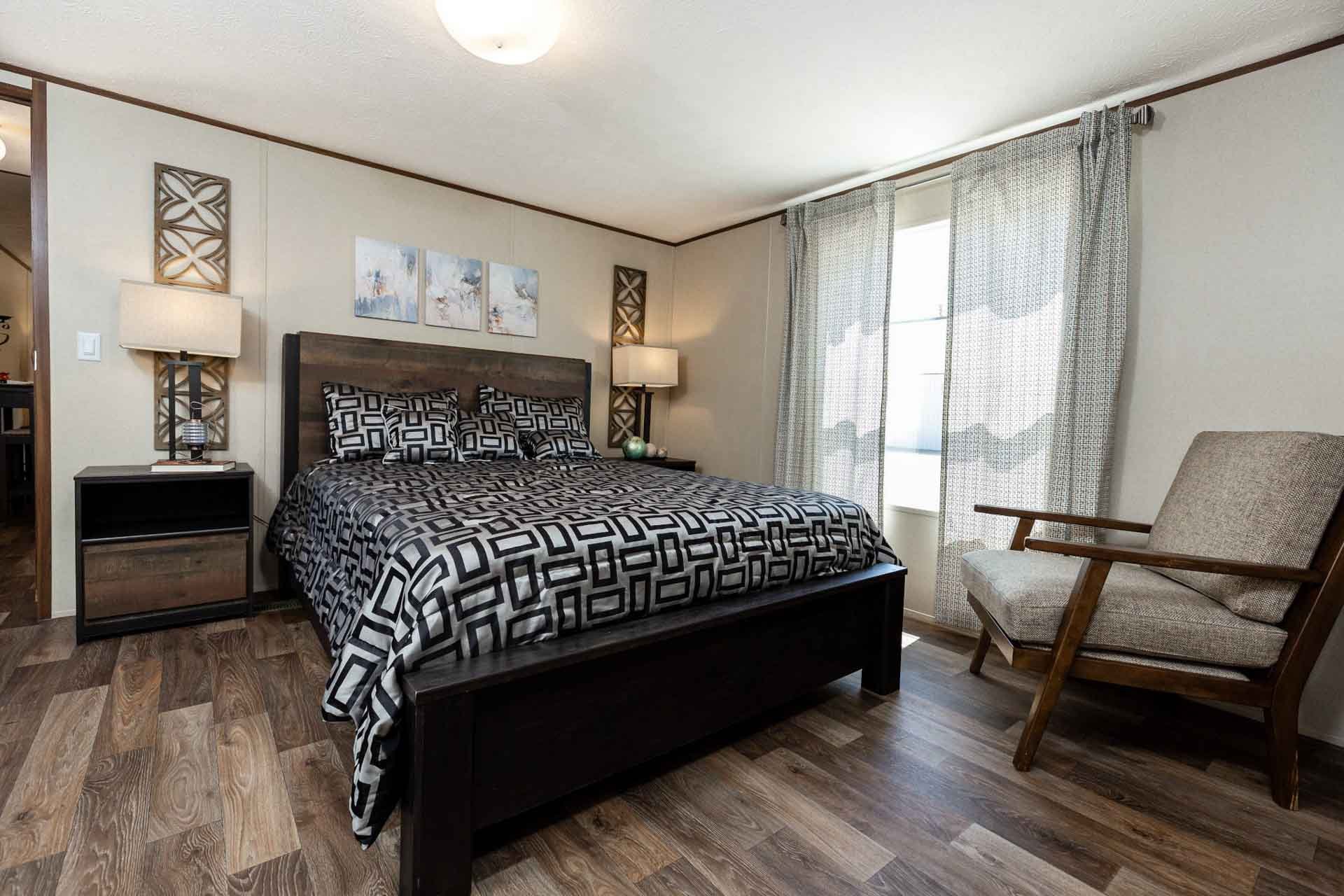 TRS14764AH_Grand_Master_Bed_02_2020-April.jpg