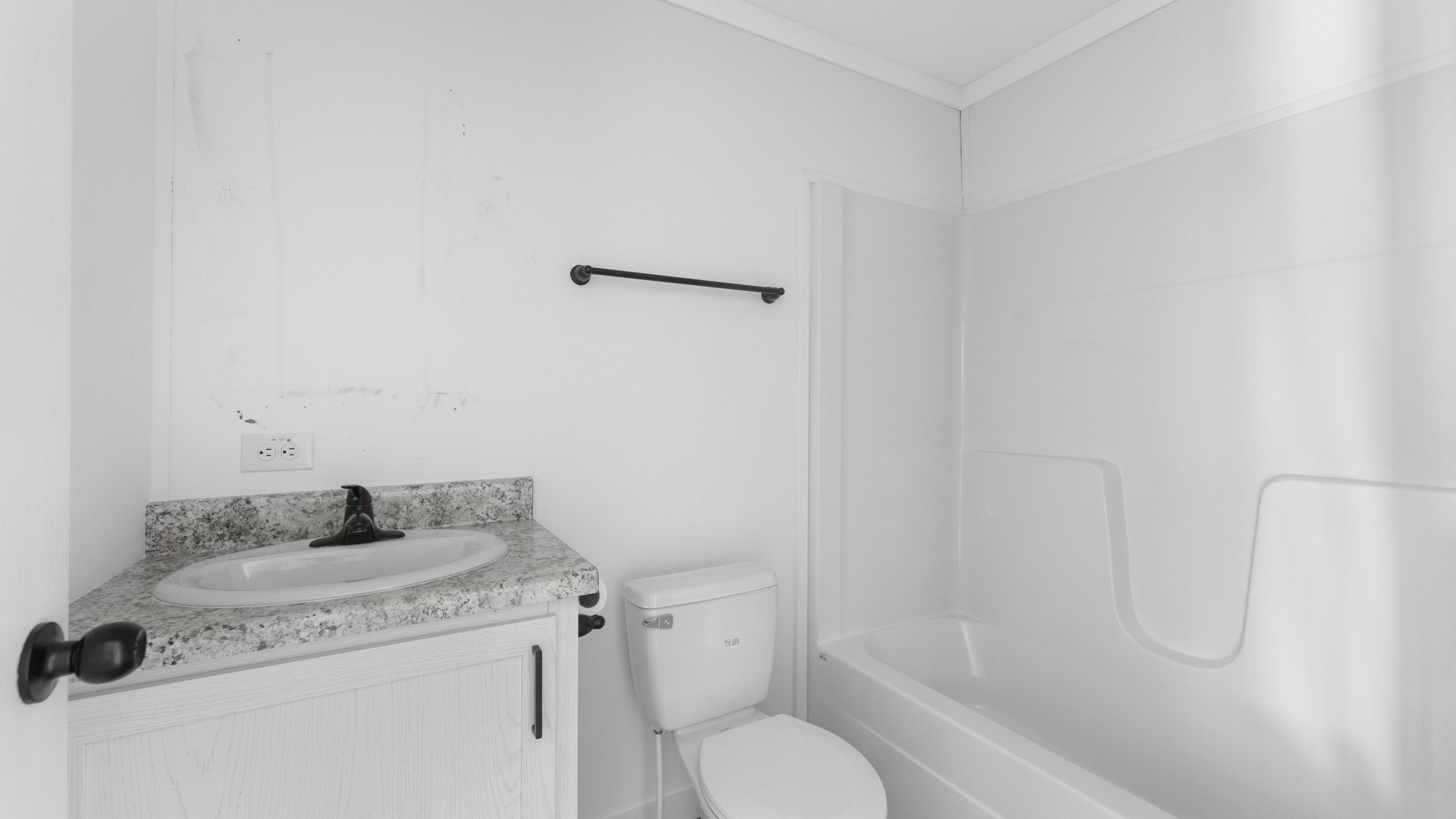17-Bathroom 2.jpg