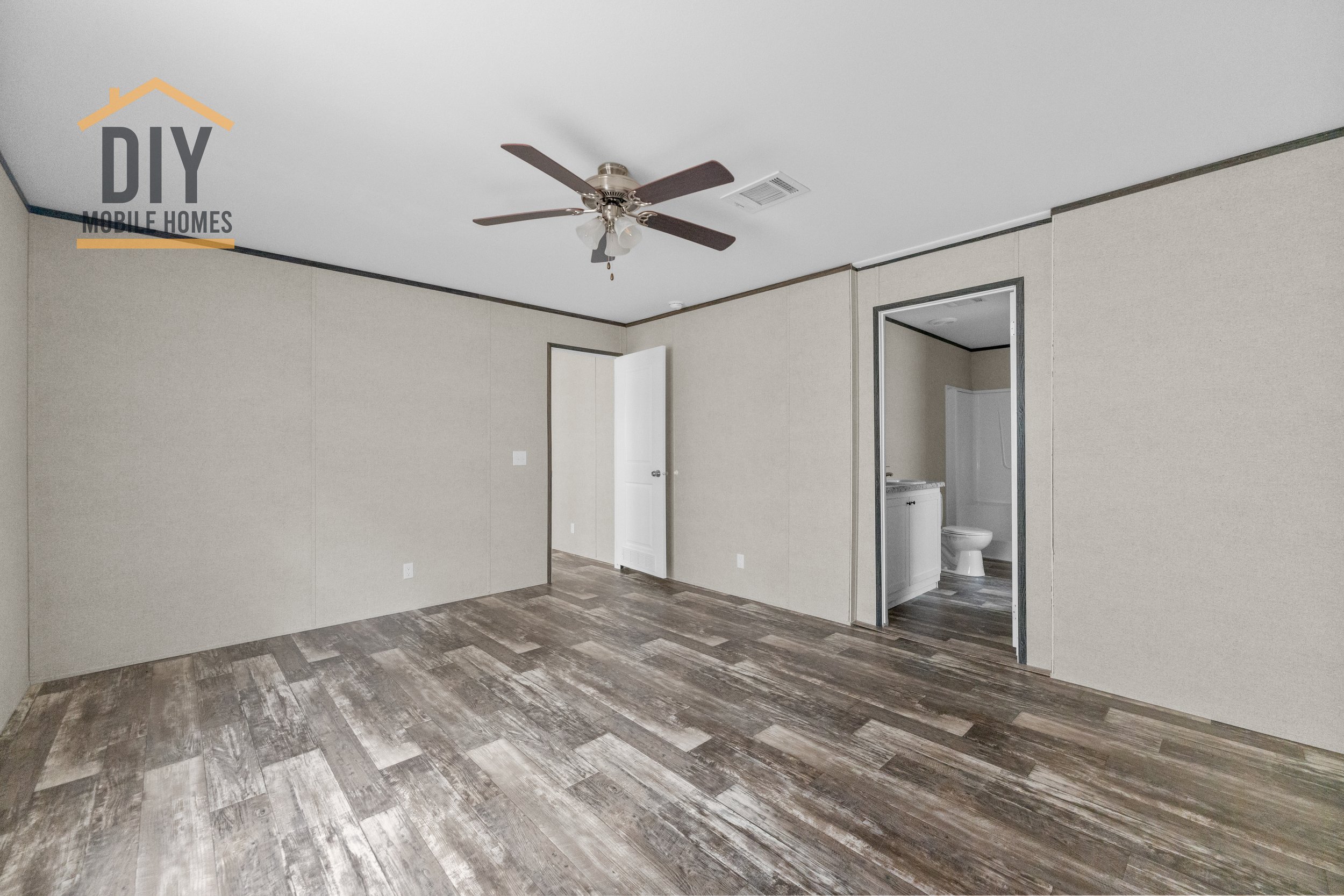 16-Master Bedroom.jpg