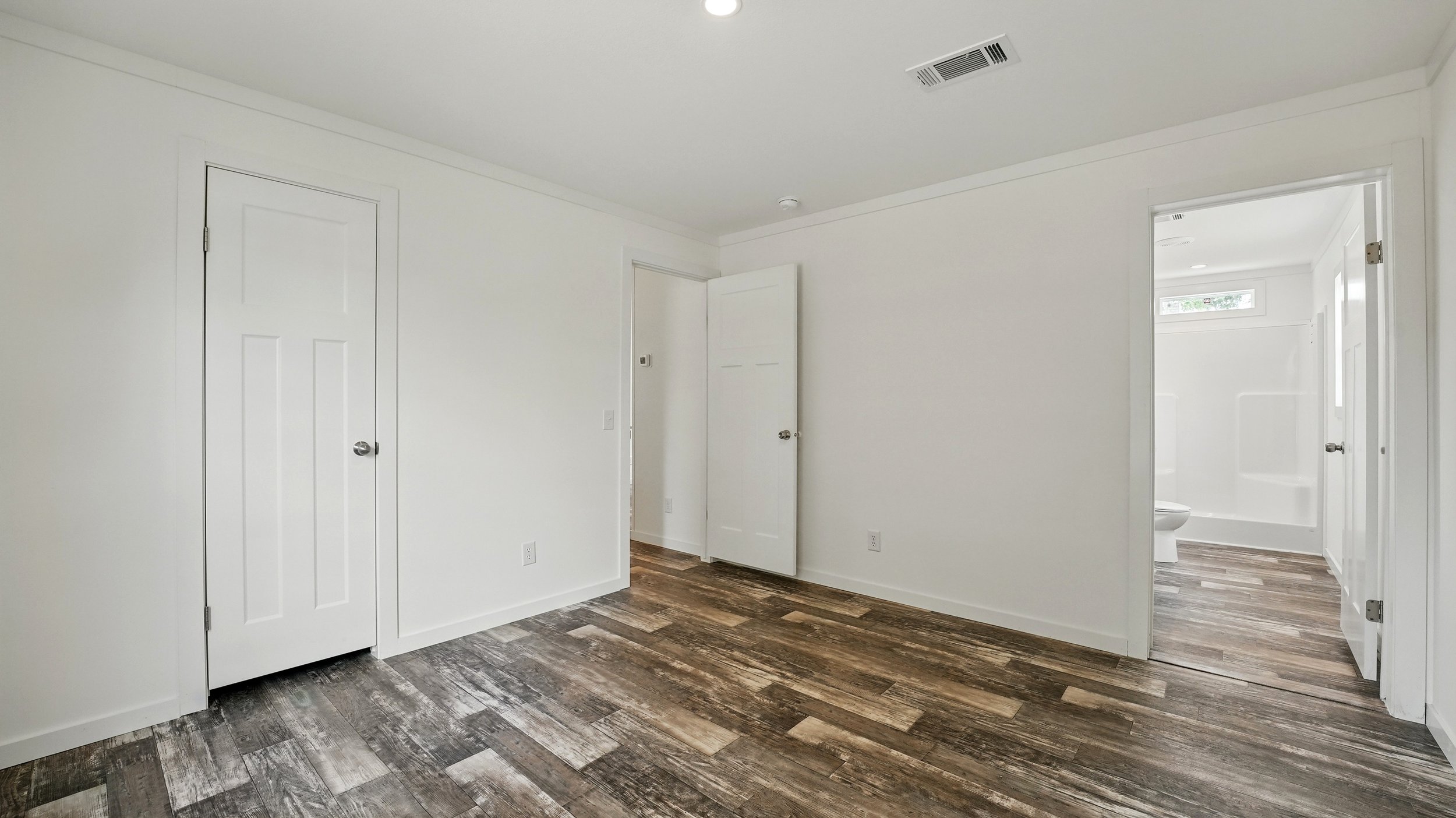 16-Master Bedroom.jpg