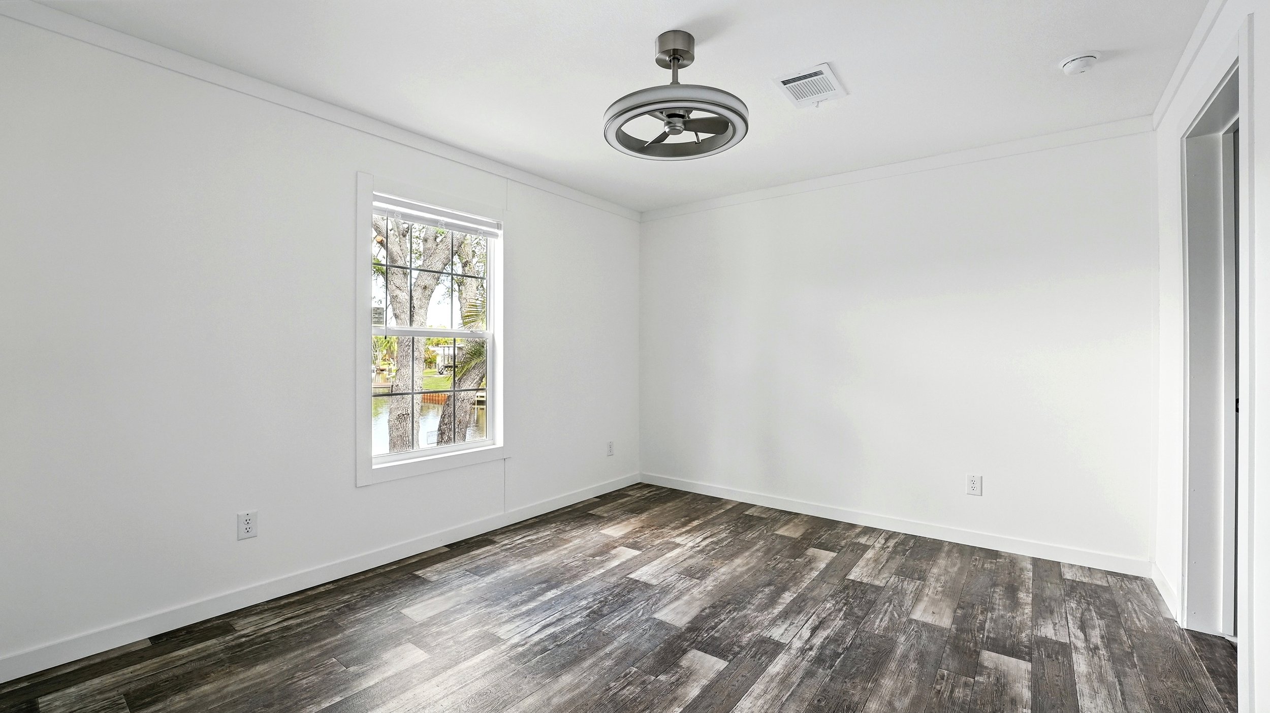 11-Master Bedroom.jpg