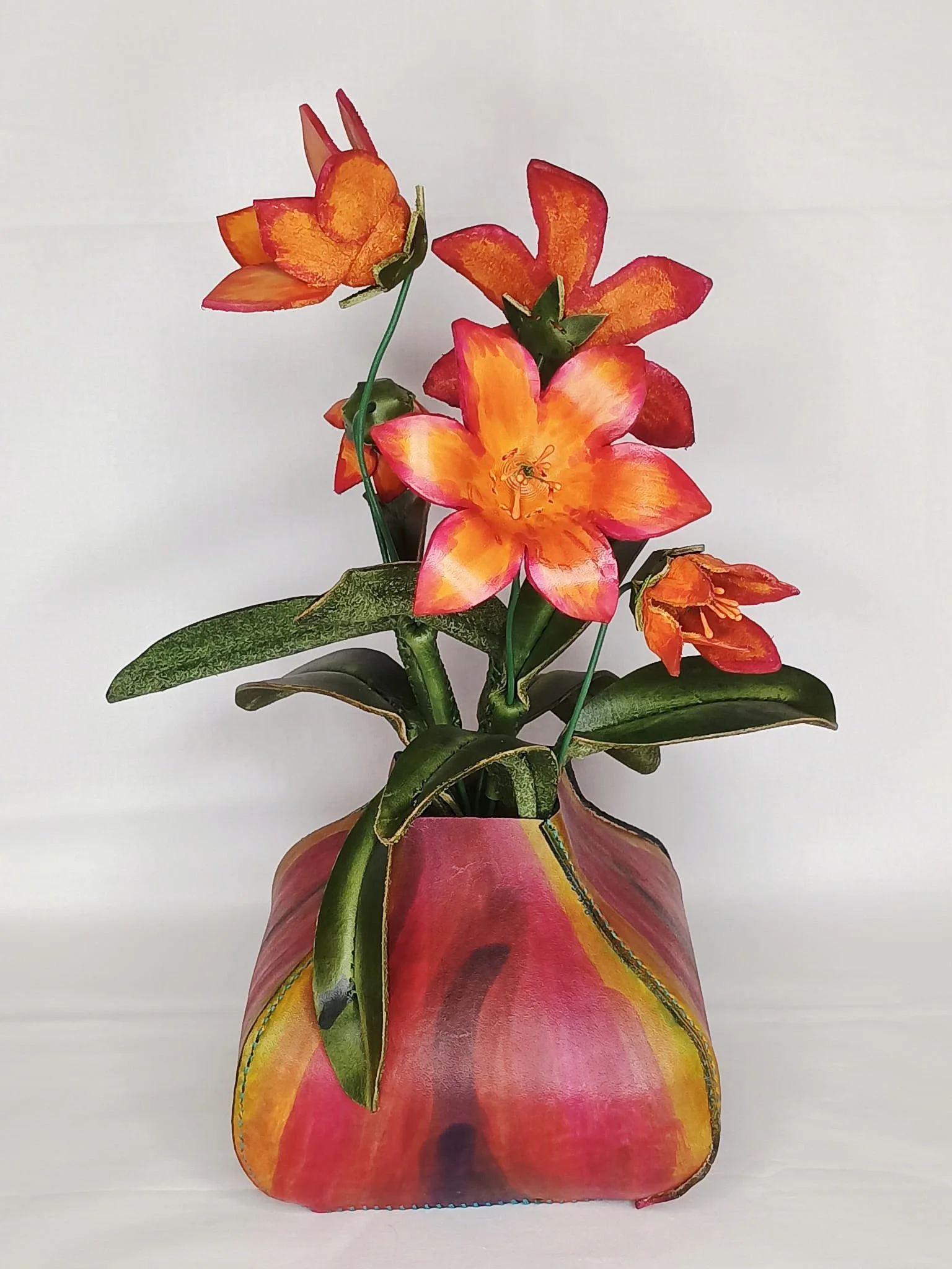 𝗠𝗮𝗿𝘆'𝘀 𝗘𝘃𝗲𝗿𝗹𝗮𝘀𝘁𝗶𝗻𝗴 𝗕𝗹𝗼𝗼𝗺 — An intricate, multi-layered sculpture featuring hand-dyed, wet-moulded leather flowers rising from a beautifully contoured, sculpted leather base.