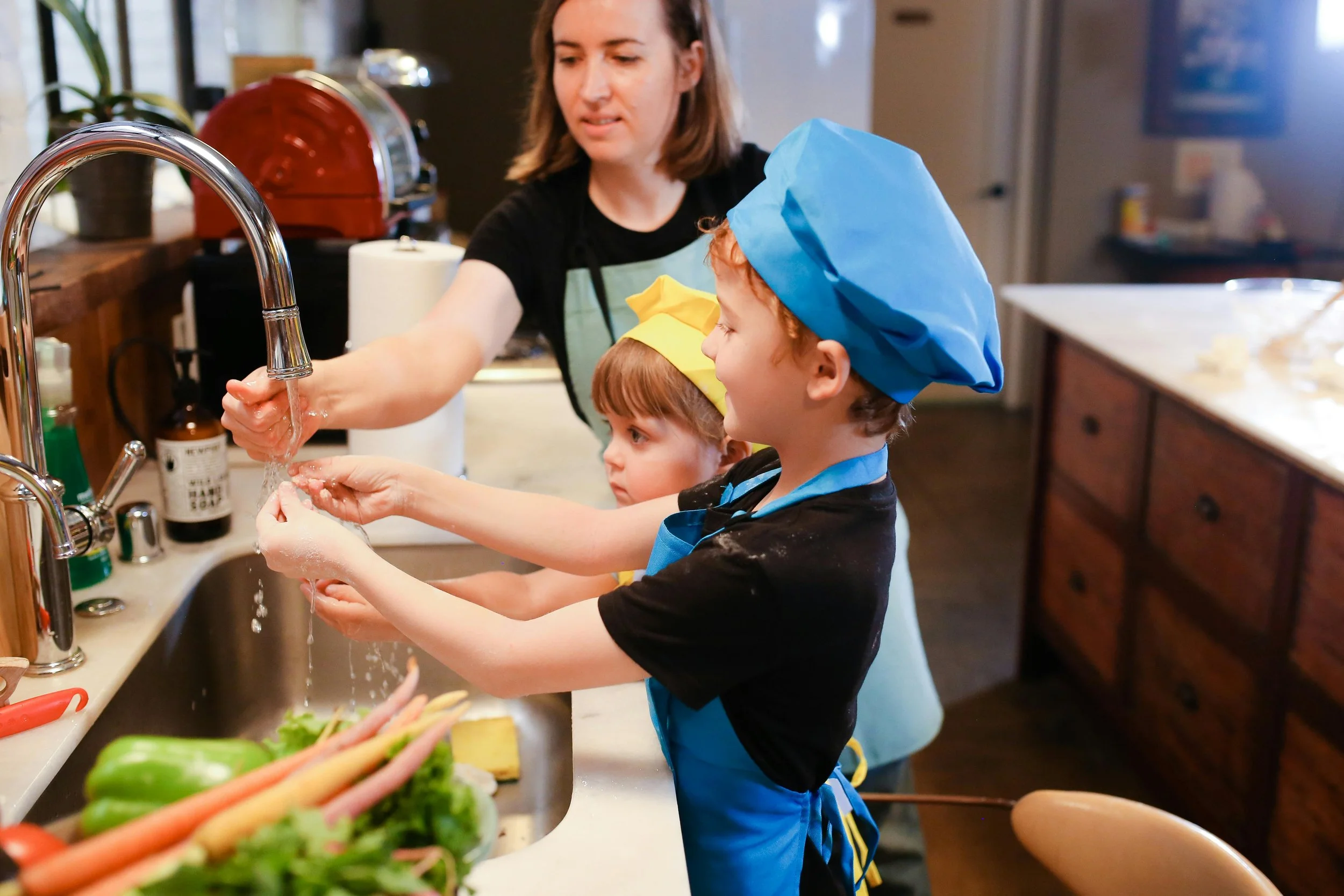 kids helping mom cleaning in kitchen in Burlington Ontario