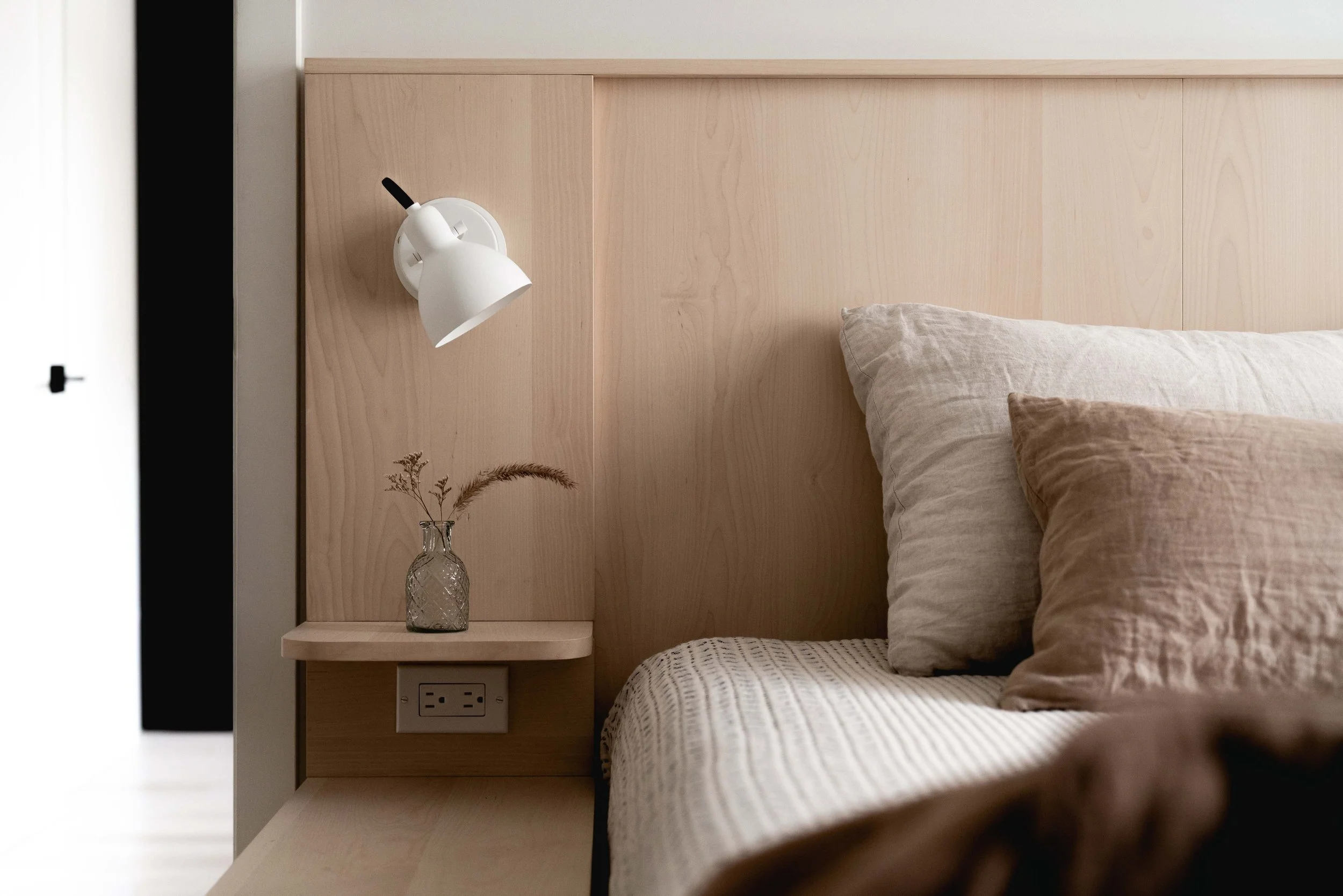 Design d'une plateforme intégré pour la chambre par inscape le studio