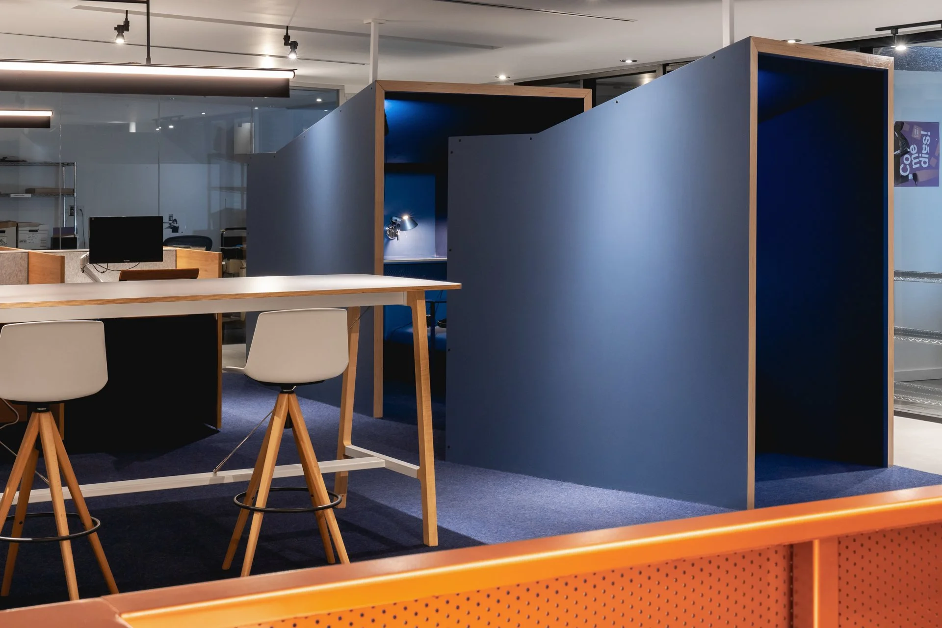 Aménagement de la zone silencieuse et visionnement des film de la médiathèque par Inscape le Studio