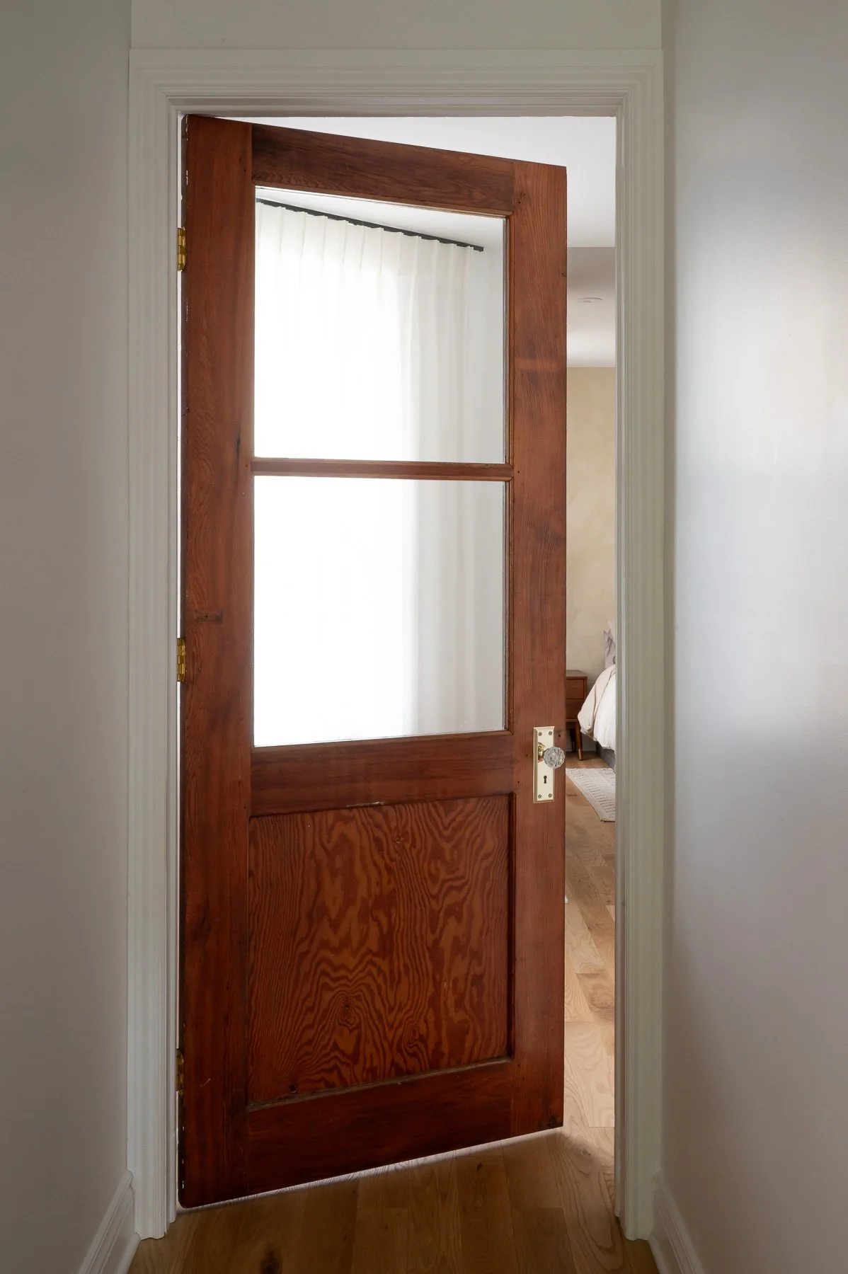 Récupération des portes existantes dans le nouvel aménagement par inscape le studio