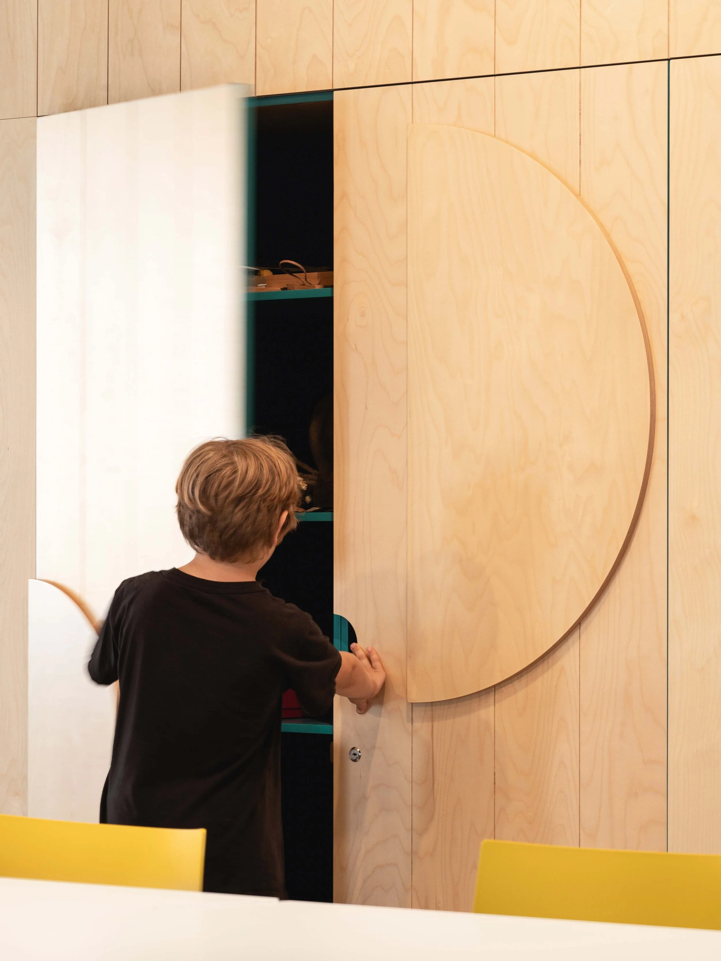 Design d'un rangement intégré pour le matériel servant aux activités