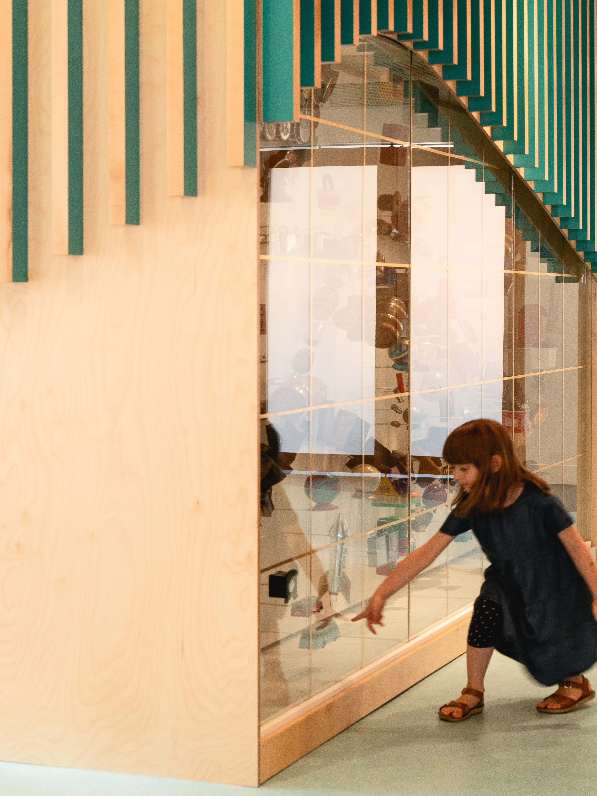 Design de la vitrine des artéfacts par inscape le studio