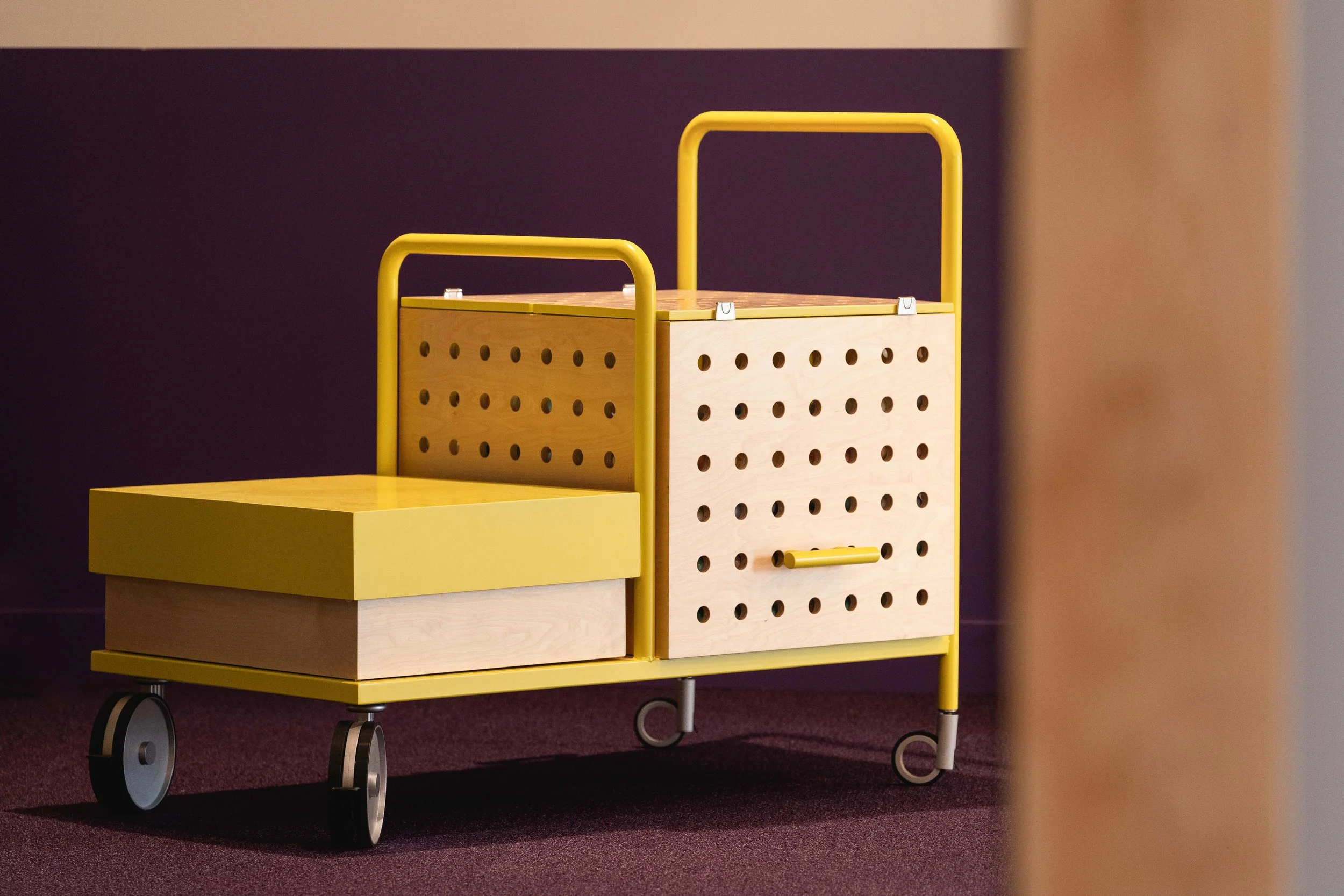 Design par inscape le studio d'un chariot sur mesure pour accommoder les différentes activités éducatives