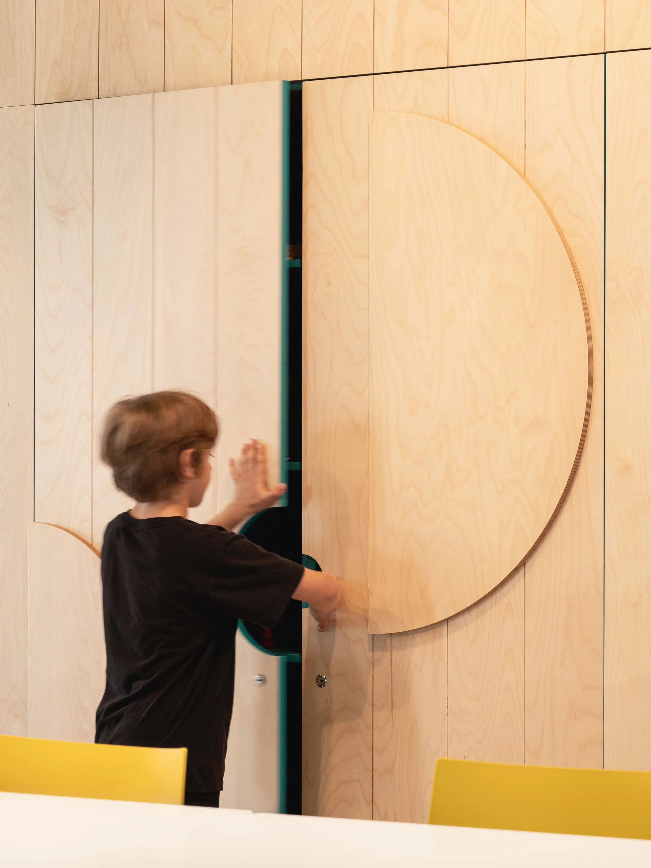 Design d'un rangement intégré pour le matériel servant aux activités