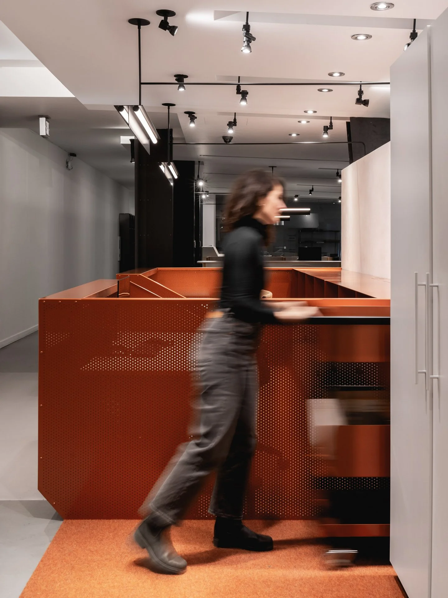 Aménagement de l'accueil de la médiathèque par Inscape le studio