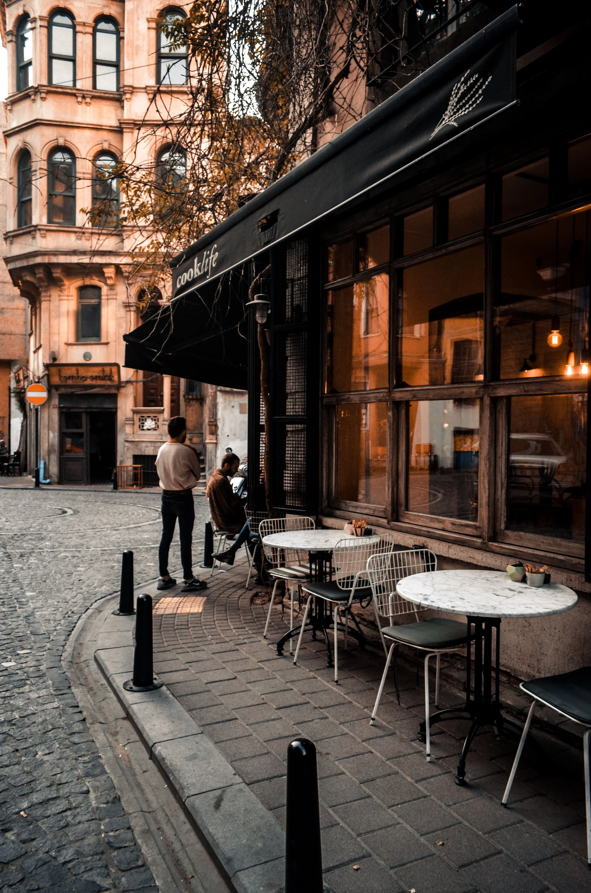7 Tiny Confidence Actions That Will Change How You Show Up This Week