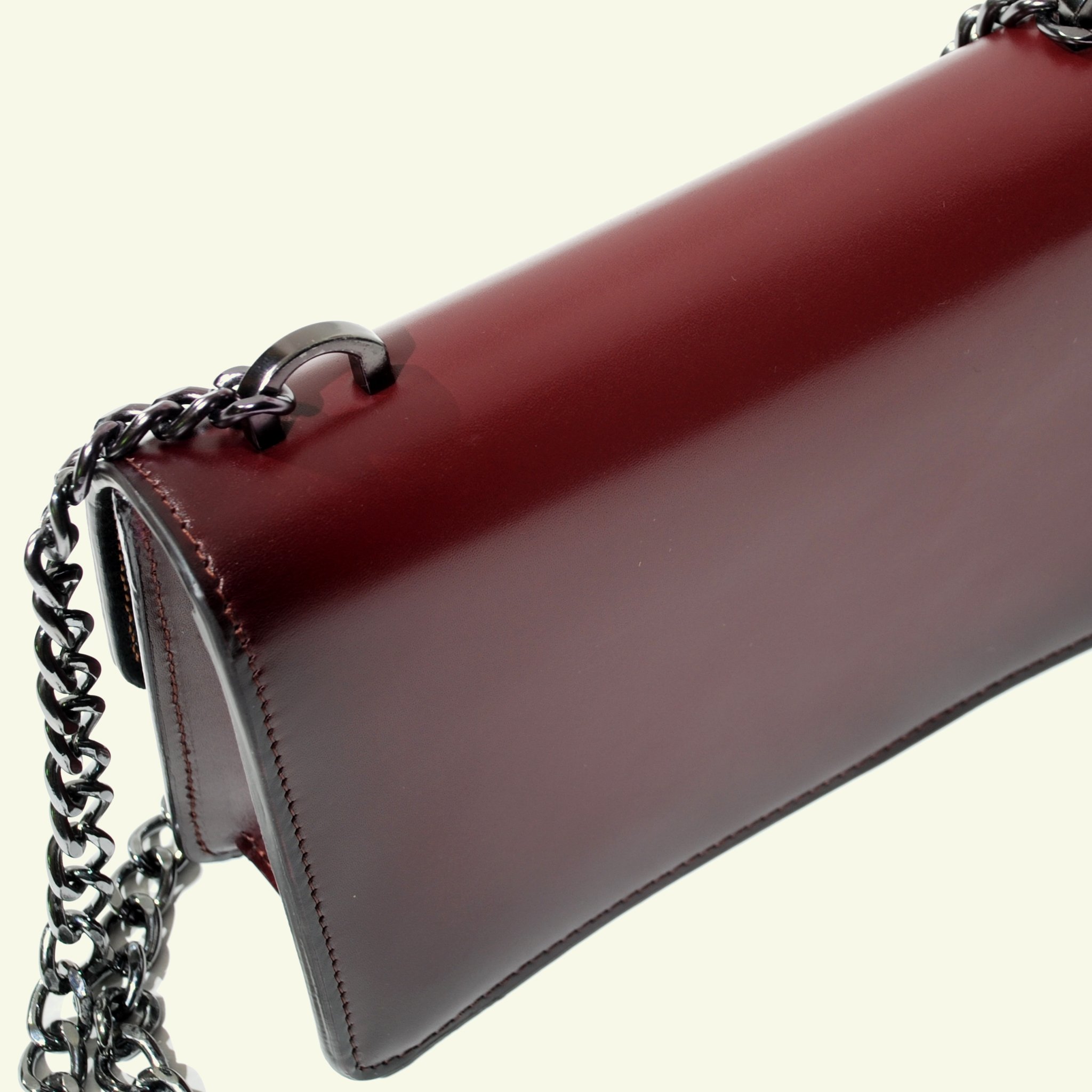 Brenda E-Commerce shiny burgundy 5.jpg
