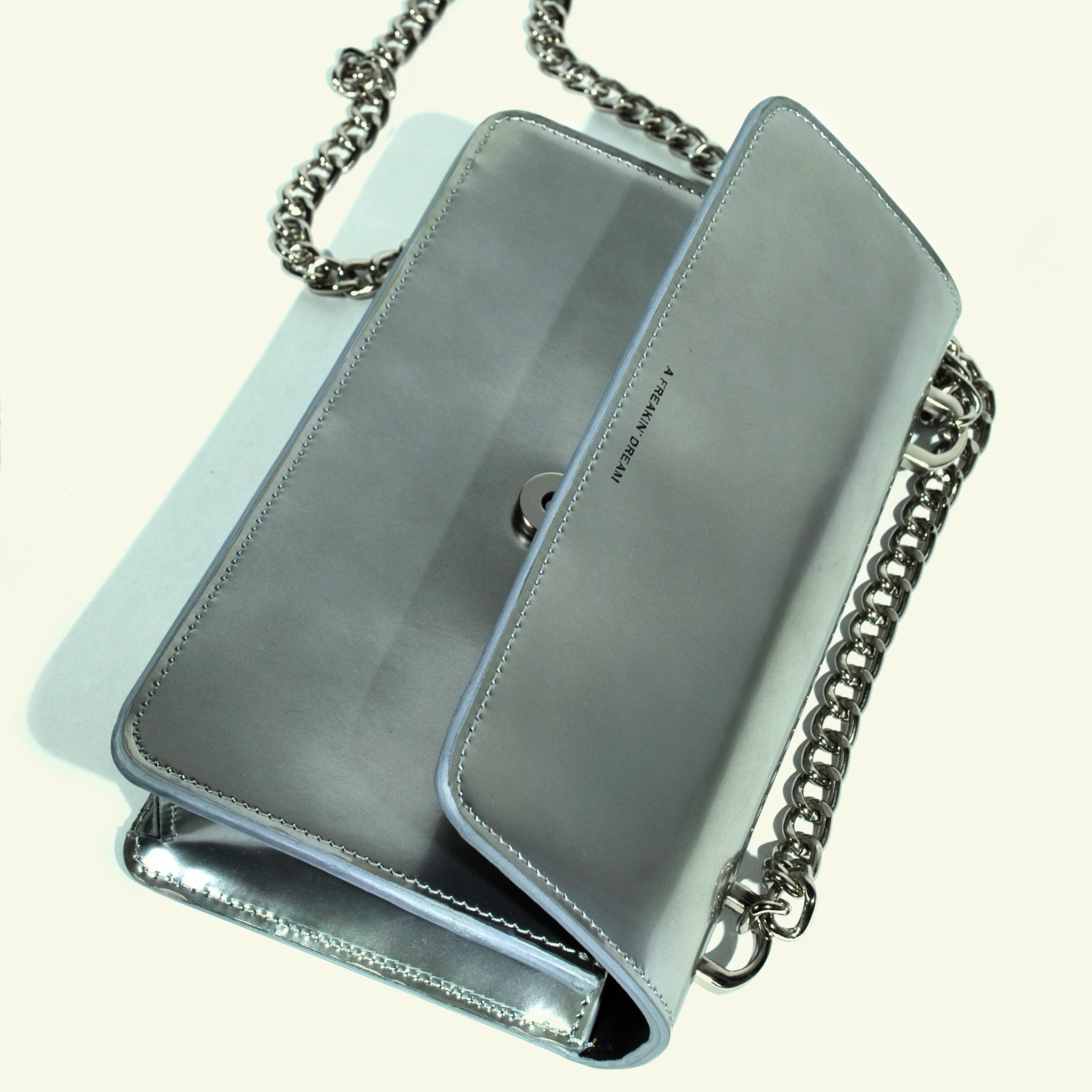 Brenda E-Commerce cromo 6.jpg