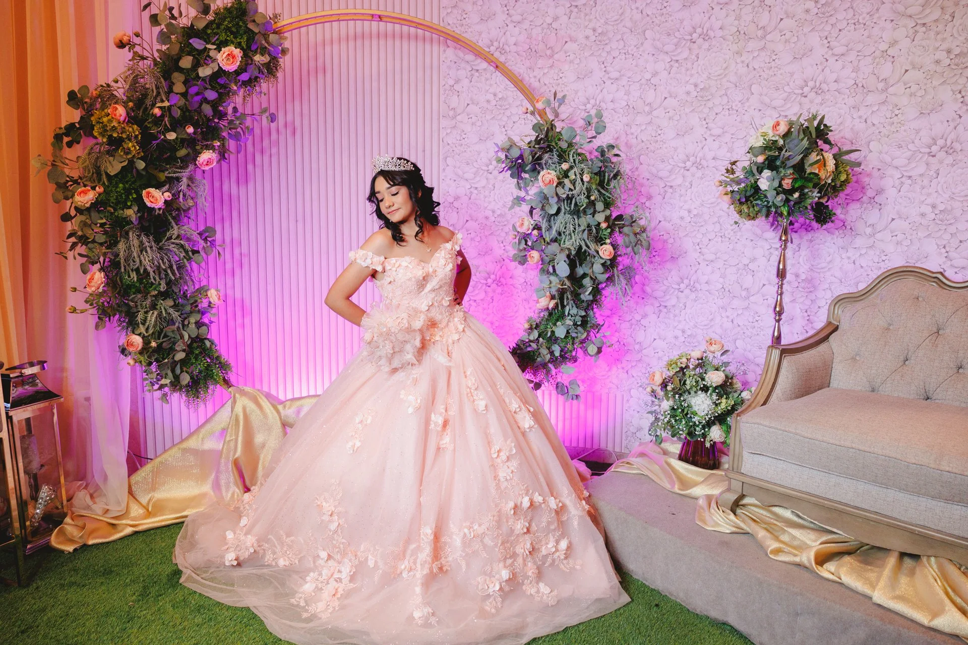 Valeria 💕 

&quot;Eligete siempre, todos los dias rn lo peores y mejores momentos, aun con miedo y con dudas, siempre cree en ti y se tu prioridad &quot; 💫 

📸@Cayupe

#salon #tucson #lucimoslonuestro #welovewhatwedo #lydiabarraeventcoordinator #t