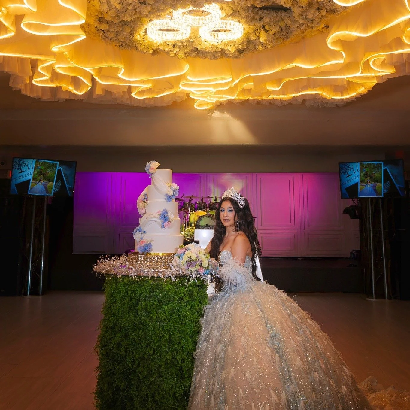 Mia 💕
Que no se te Olvide..
Lo valiente que eres; la fuerza que tienes; el amor que mereces, la vida que quieres, y el sue&ntilde;o que tienes por alcanzar! Que hoy sea el inicio de toda tu nueva historia. 

#salon #tucson #lucimoslonuestro #welovew